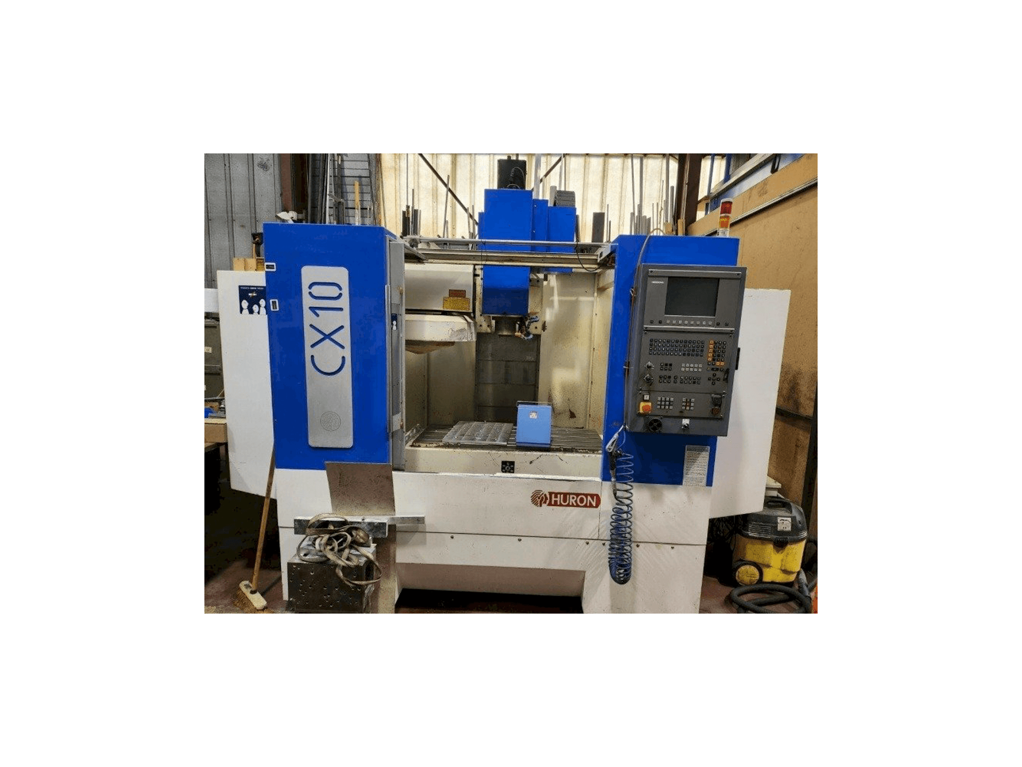 Vista frontale della macchina Huron CX10