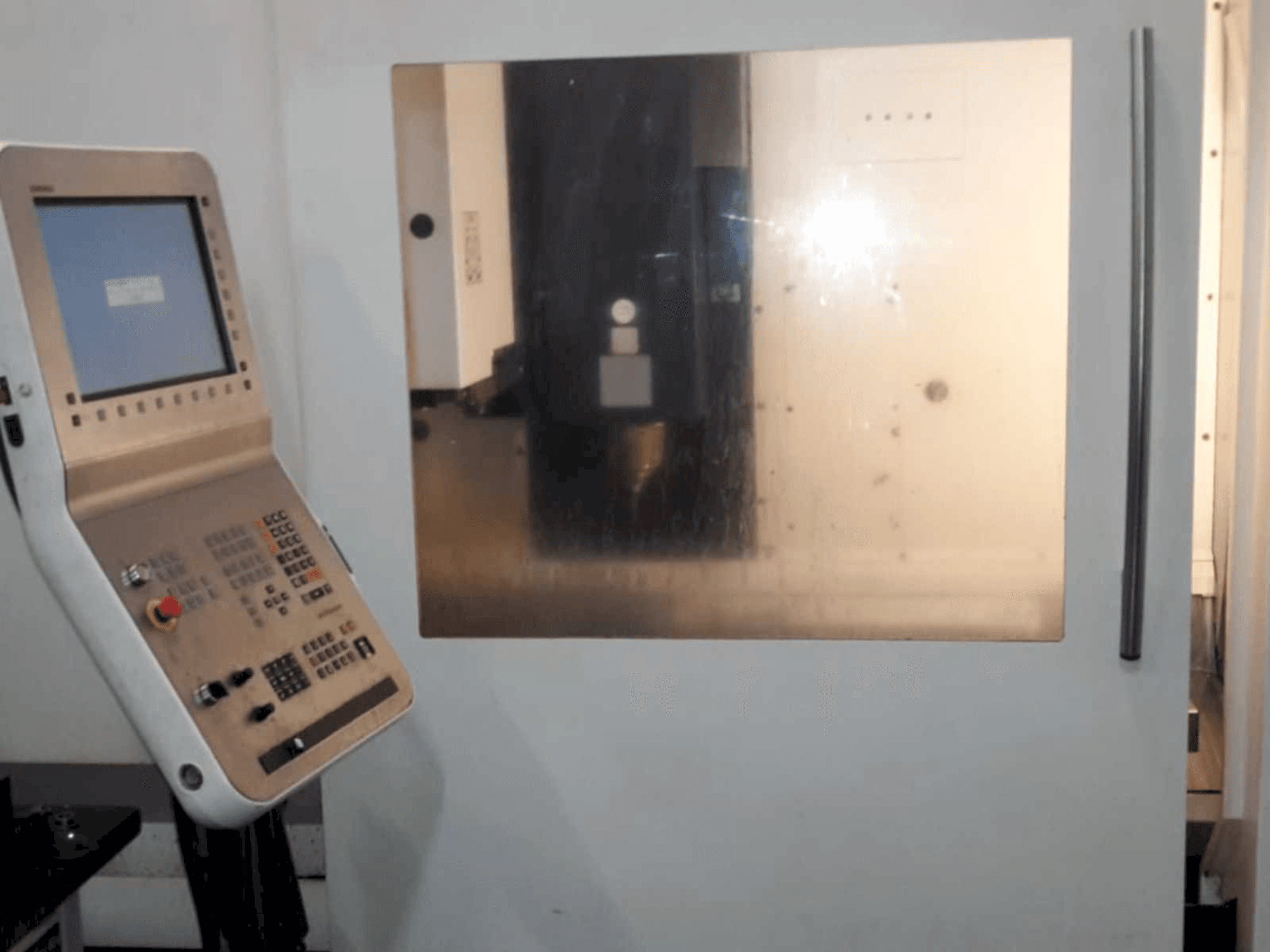 Vista frontale della macchina DMG DMC 1035 V ECO