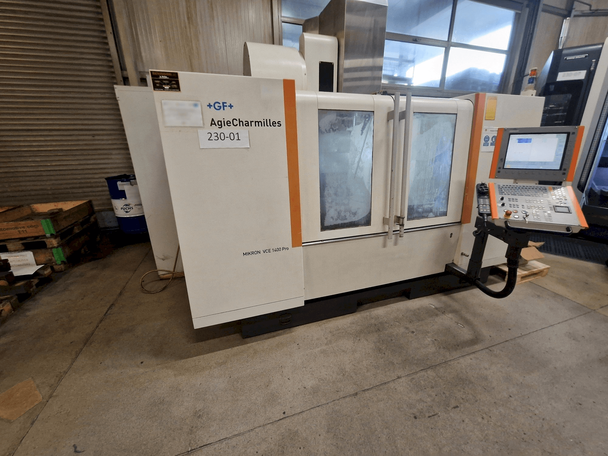 Vista laterale sinistra della macchina AgieCharmilles MIKRON VCE 1400 PRO