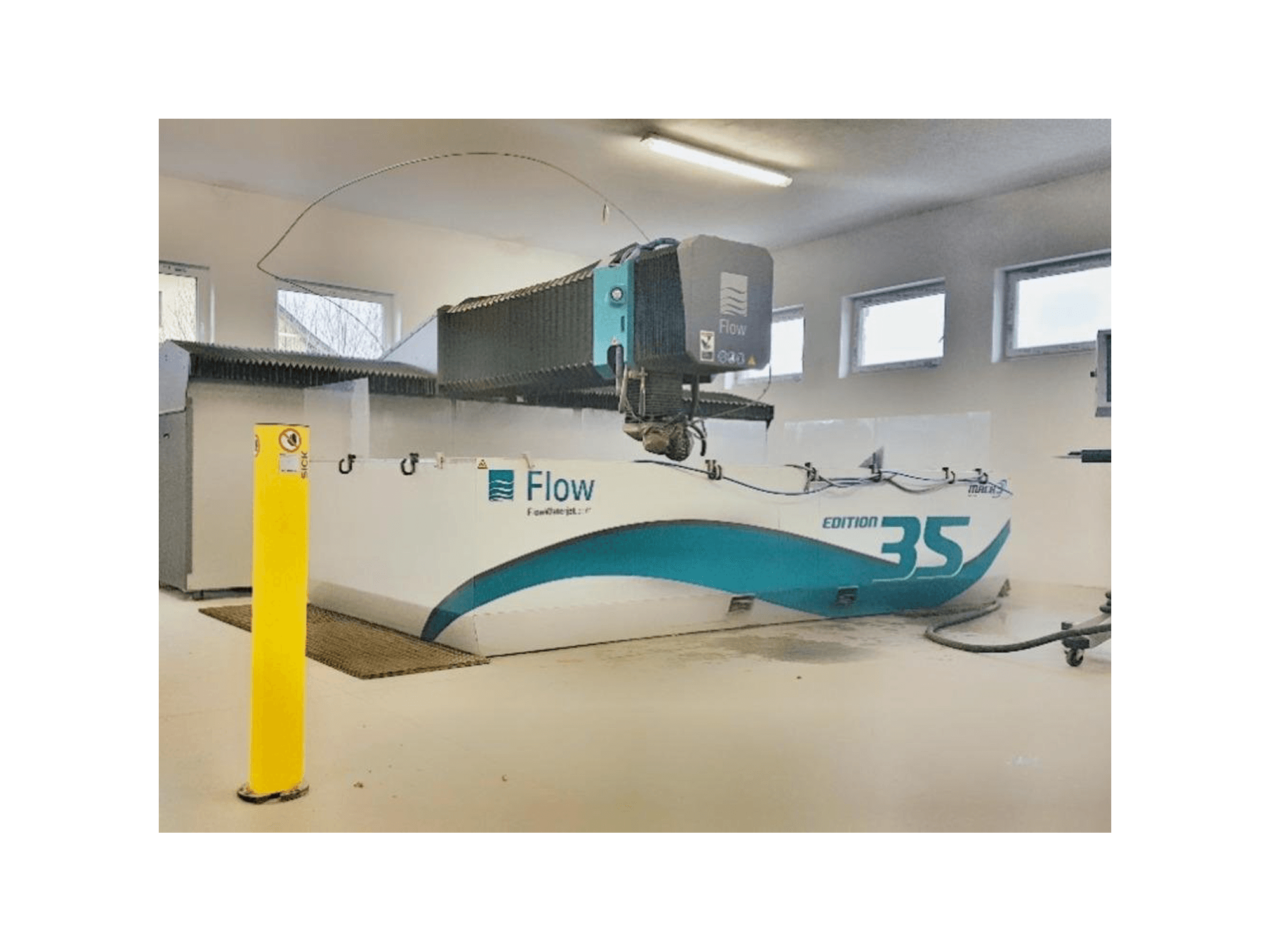 Vista frontale della macchina Flow MACH 3-4020b Edition 35