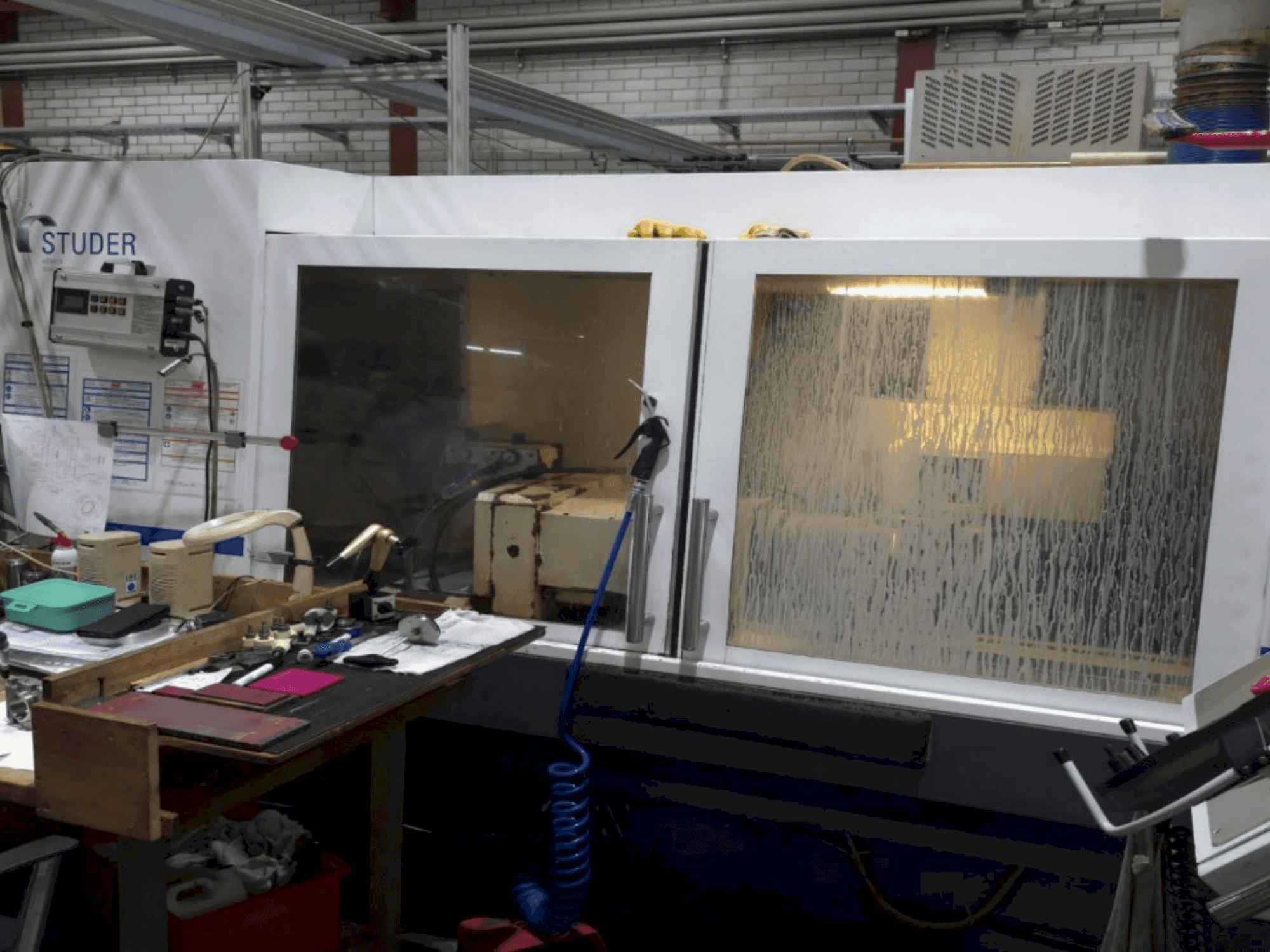 Vista frontale della macchina STUDER S31