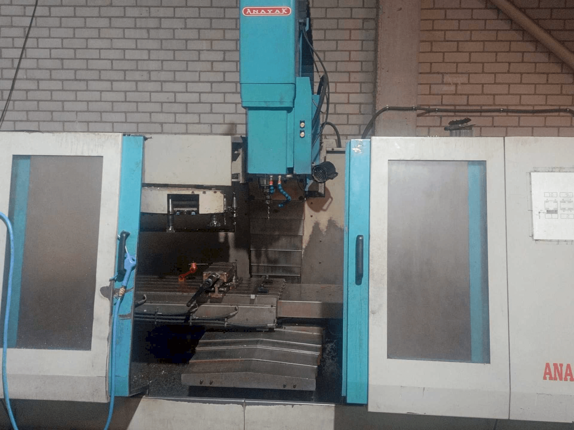 Vista frontale della macchina ANAYAK Anakmatic 11