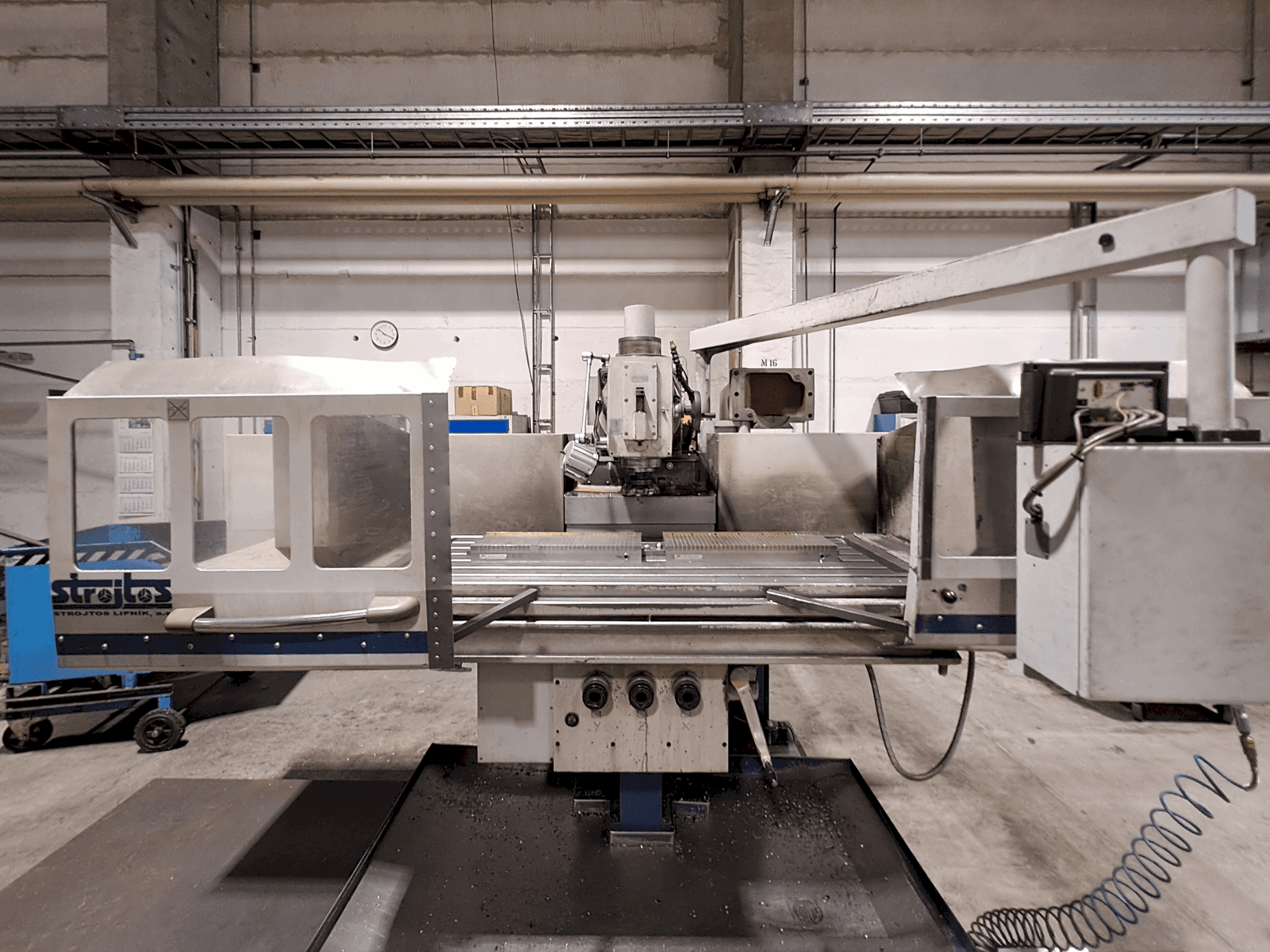 Vista frontale della macchina TOS FGS63T Plus