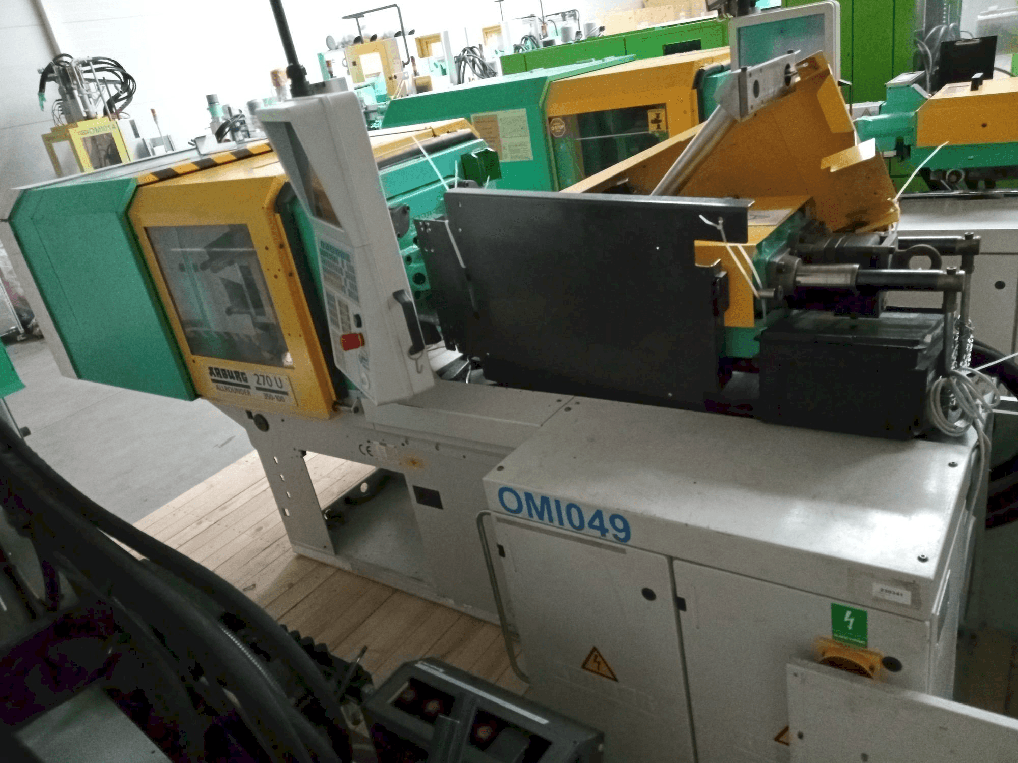 Vista frontale della macchina Arburg Allrounder 270U 350-100U