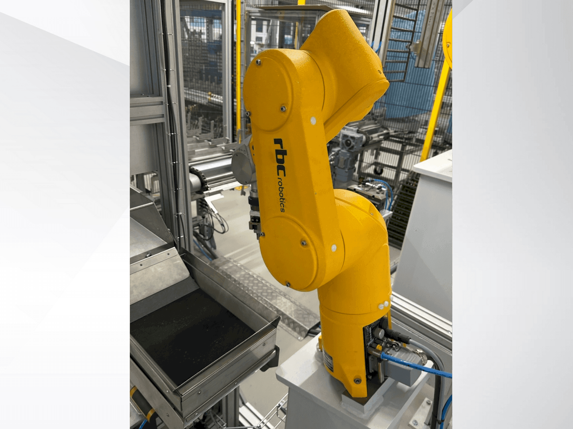 Vista frontale della macchina STAUBLI TX60