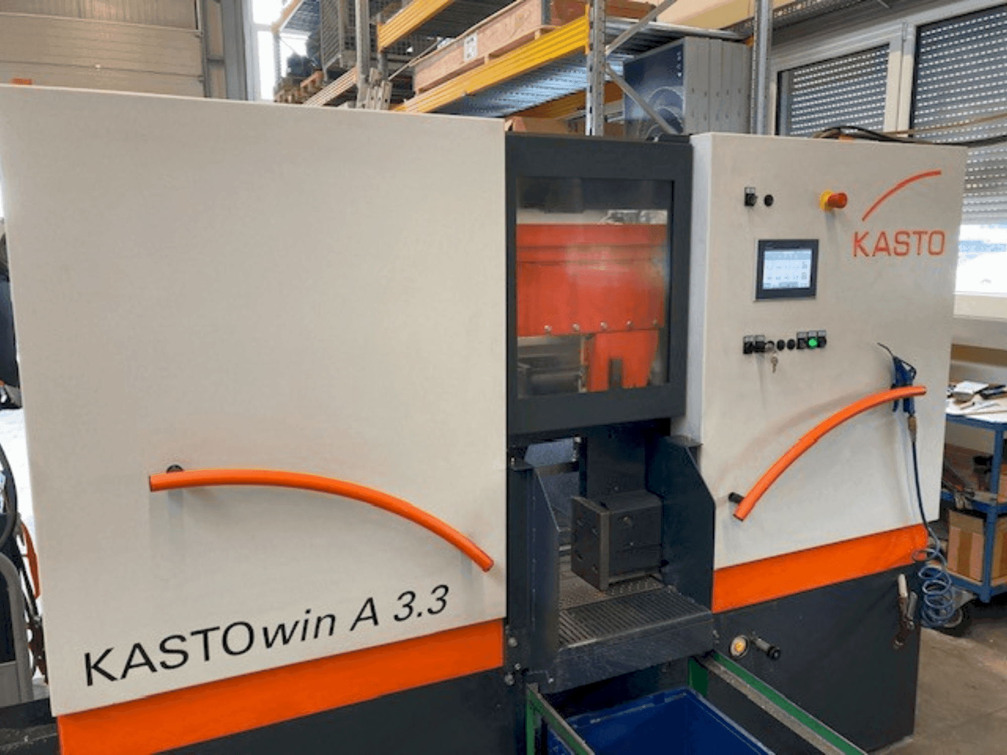 Vista frontale della macchina KASTO Win A 3.3