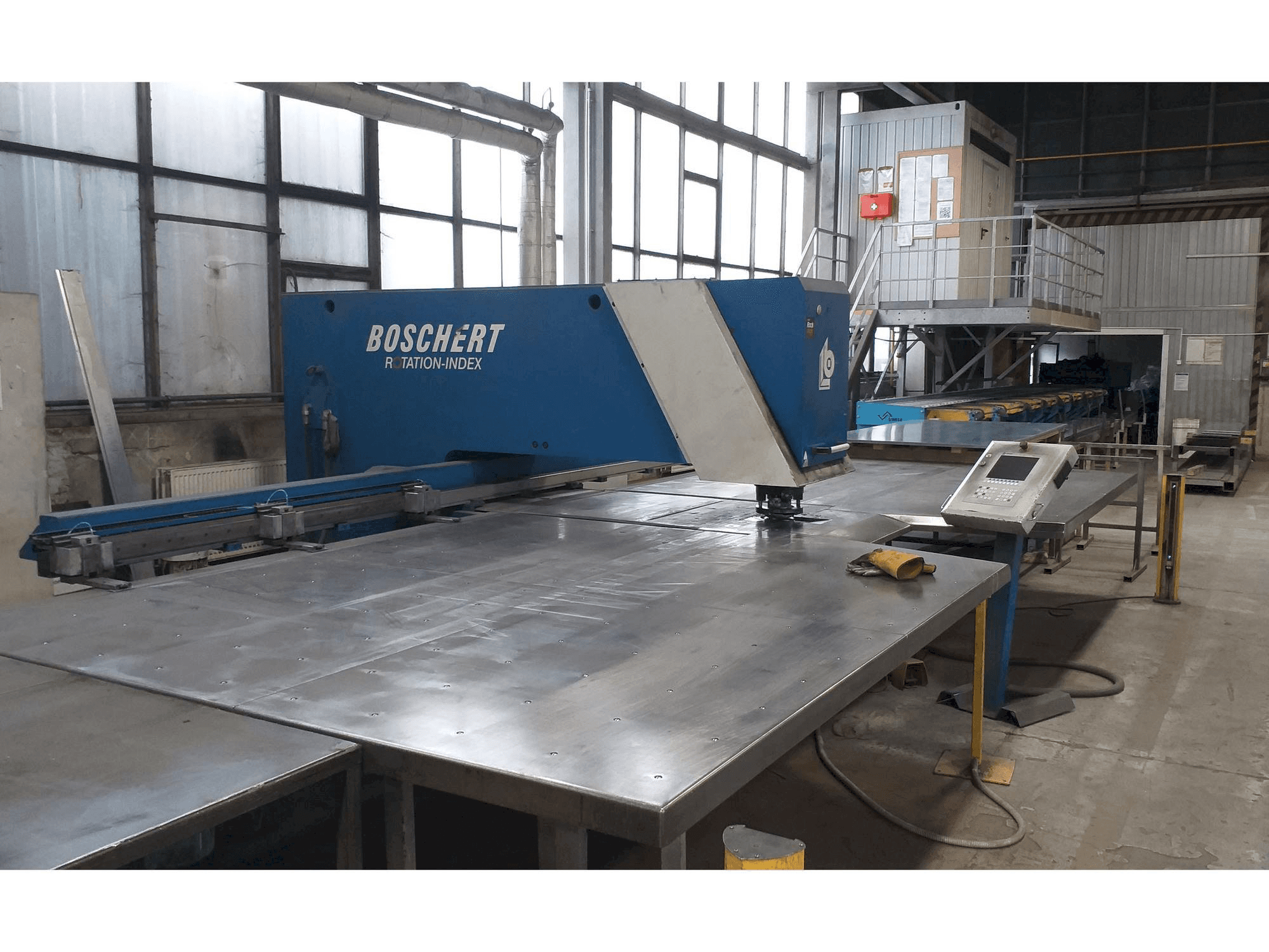 Vista frontale della macchina Boschert Ecco Line Compact CNC32060