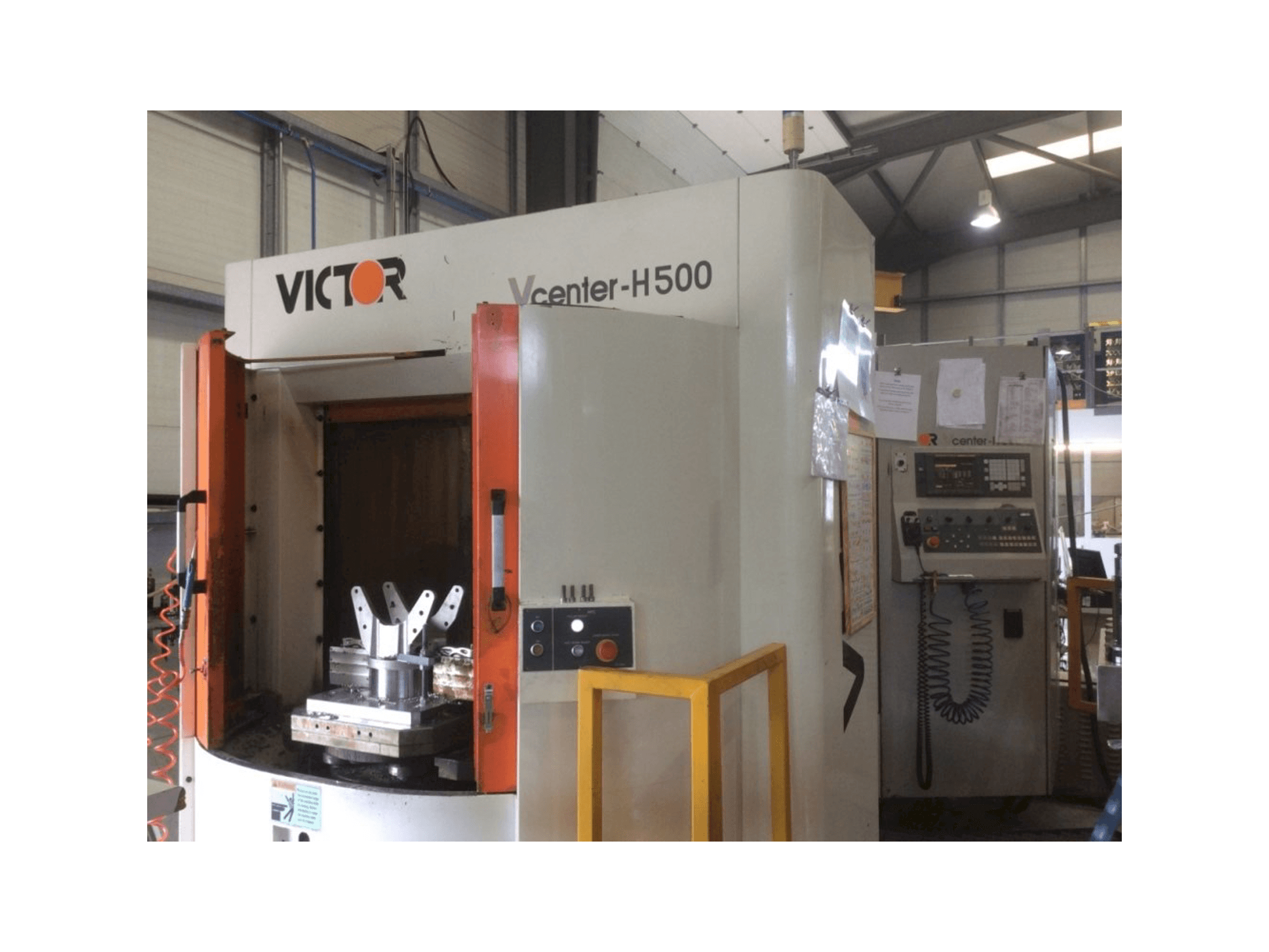 Vista frontale della macchina Victor H 500