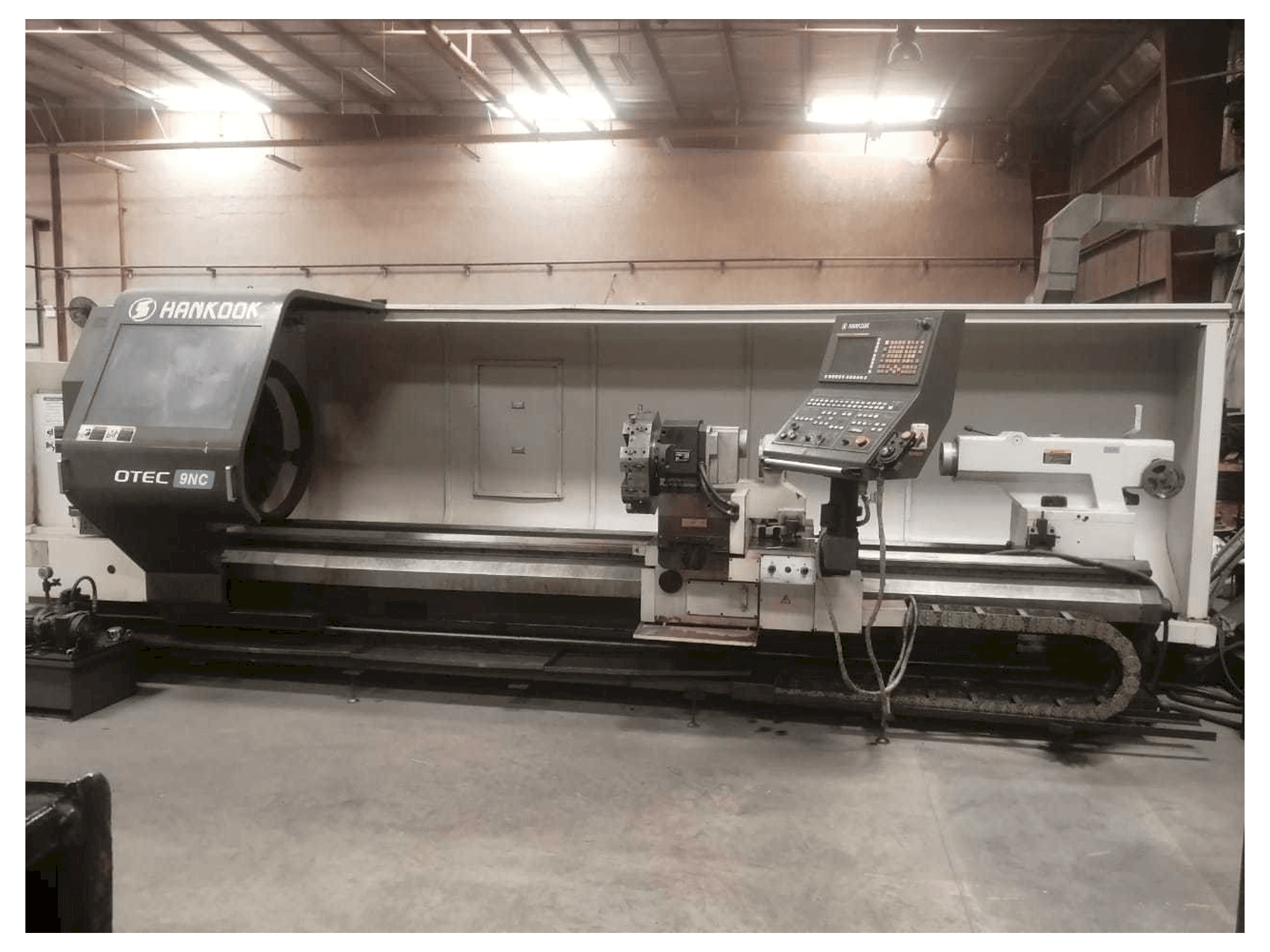 Vista frontale della macchina HANKOOK PROTEC-9NC