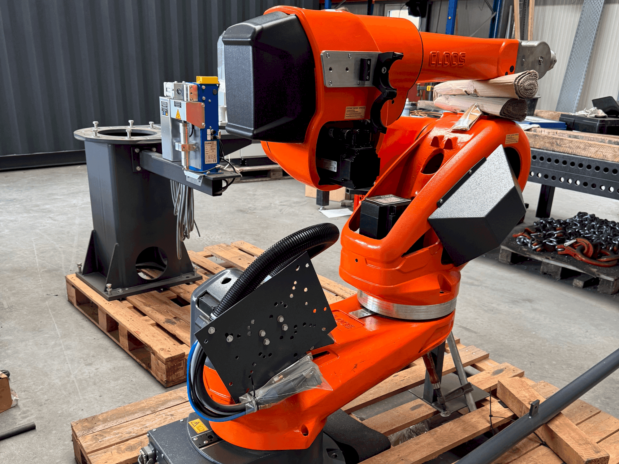 Vista frontale della macchina CLOOS QIROX QRC 350-E