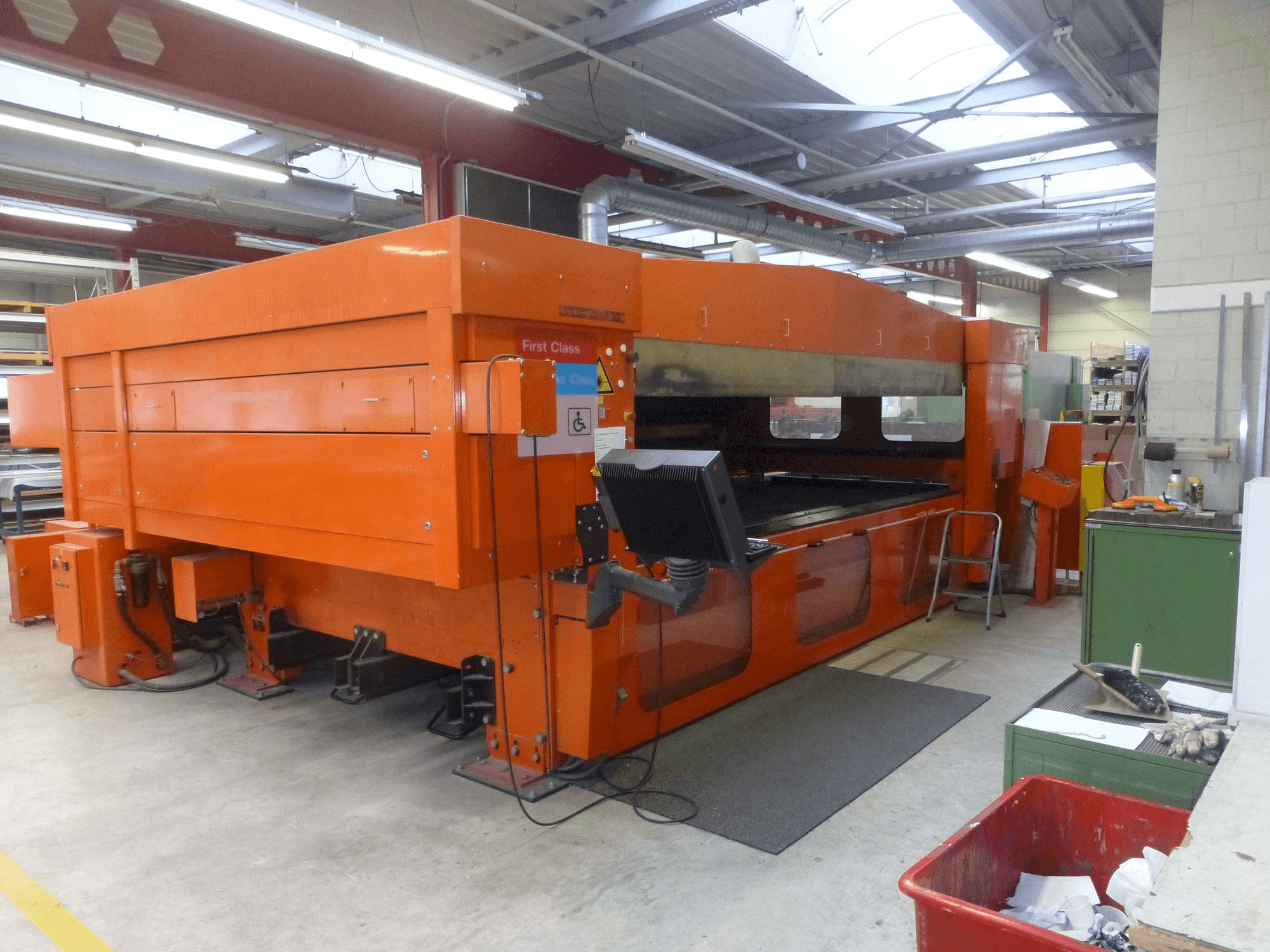 Vista frontale della macchina Bystronic BYSTAR 4020