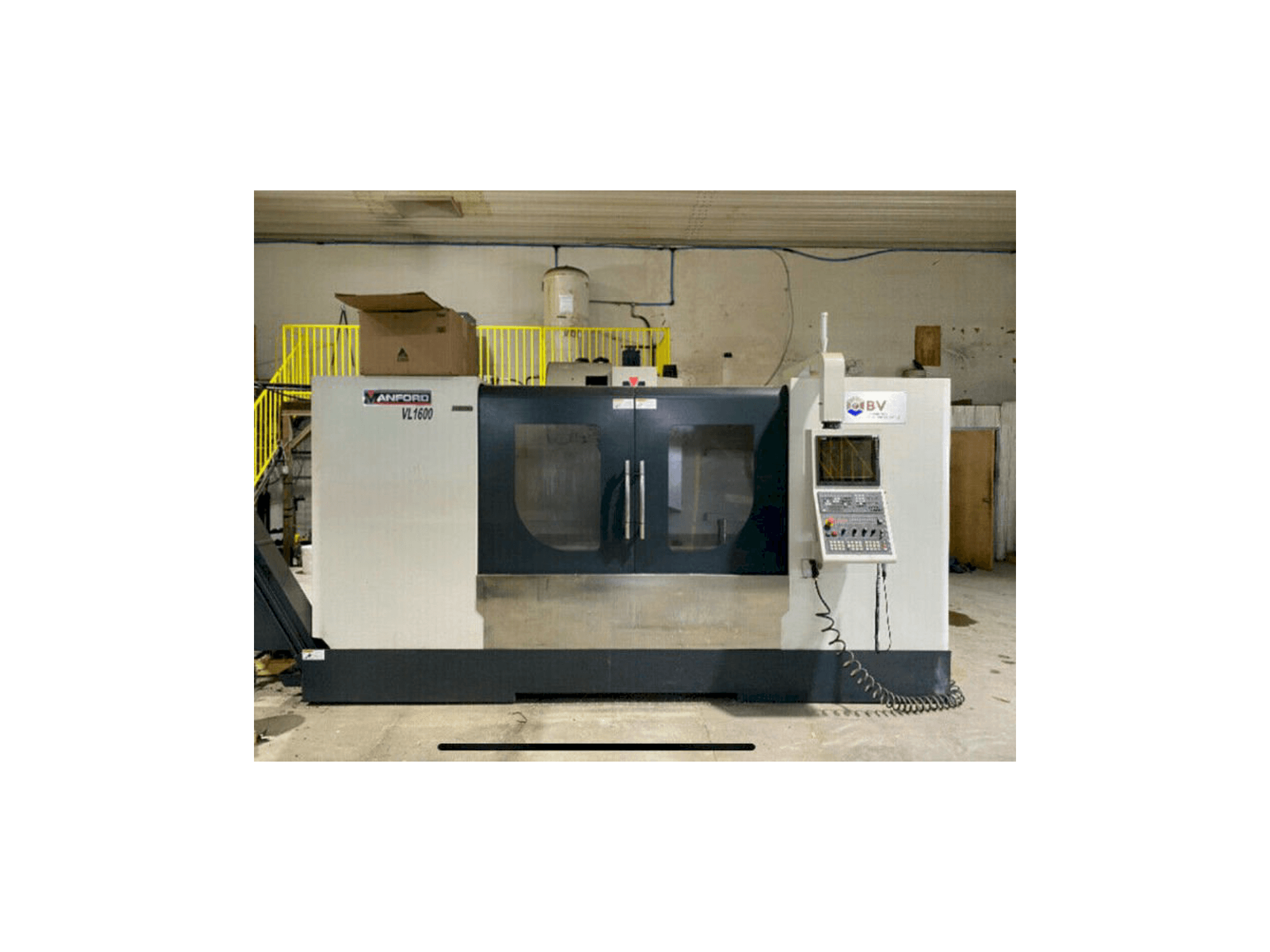 Vista frontale della macchina Manford VMC VL-1600