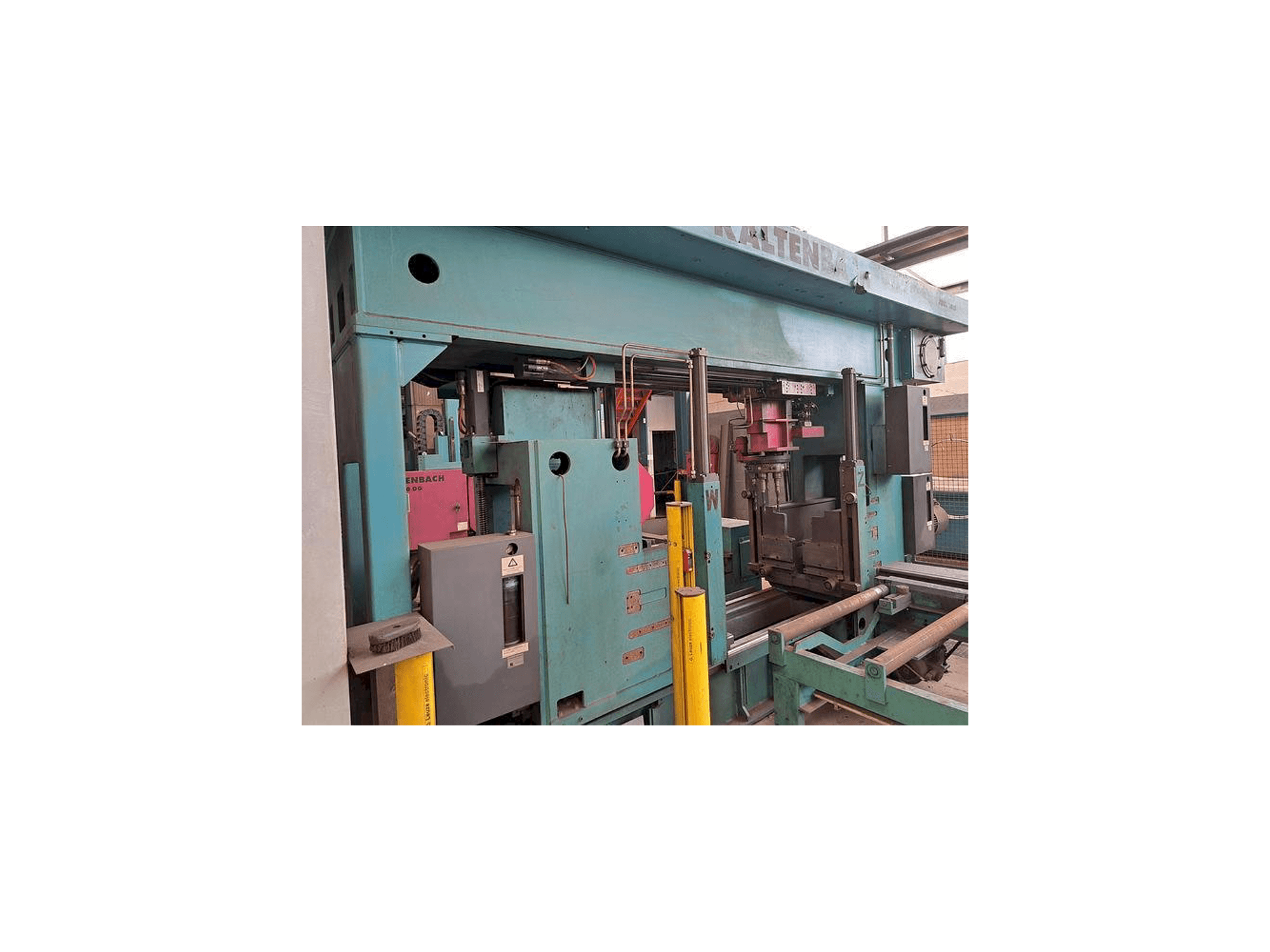 Vista laterale sinistra della macchina KALTENBACH KDX5 1015