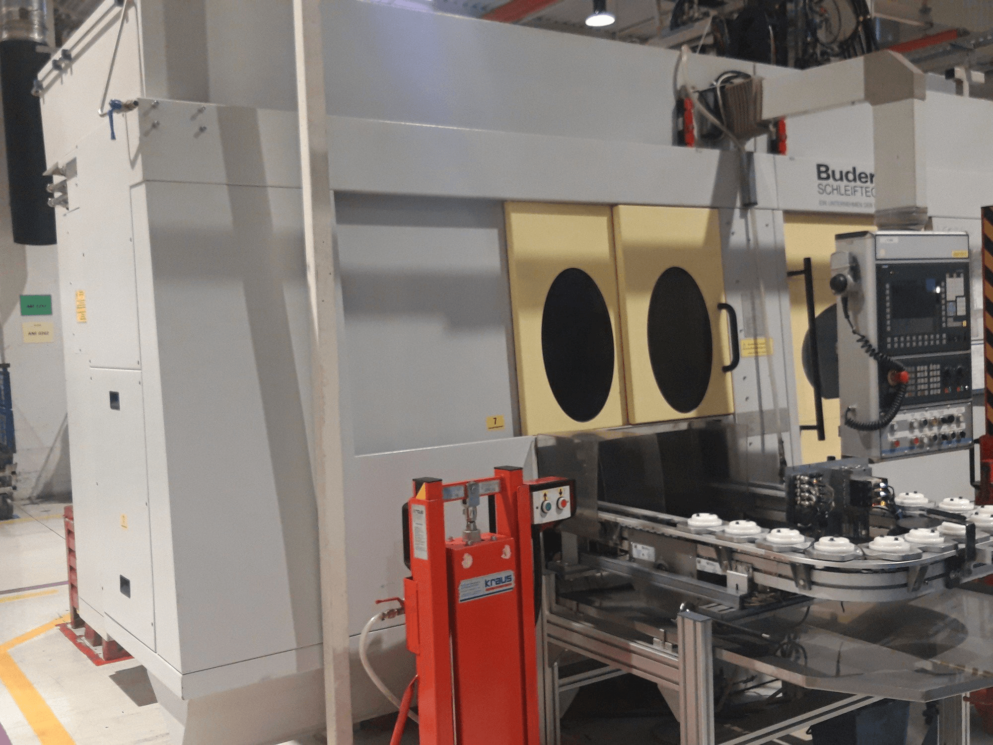Vista frontale della macchina Budeurus CNC 245 + Automation