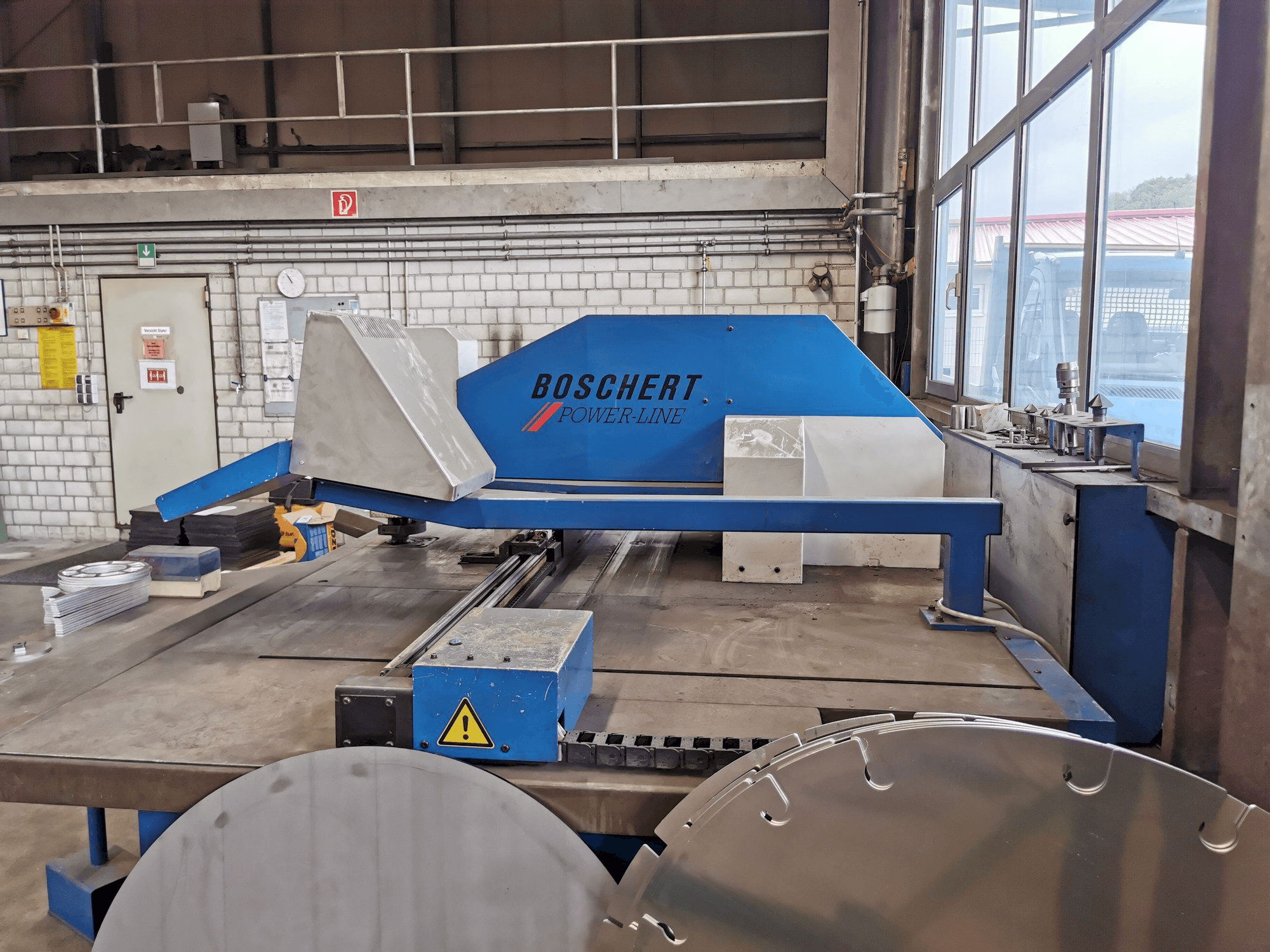 Vista frontale della macchina BOSCHERT PL 150 CNC Z