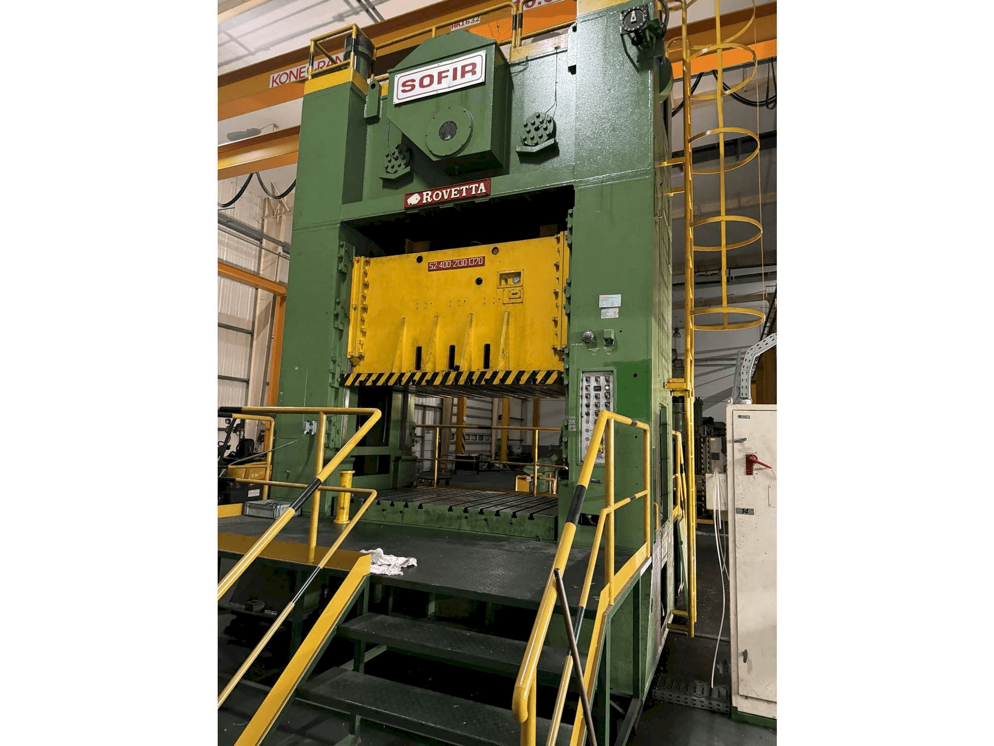 Vista frontale della macchina ROVETTA 400t