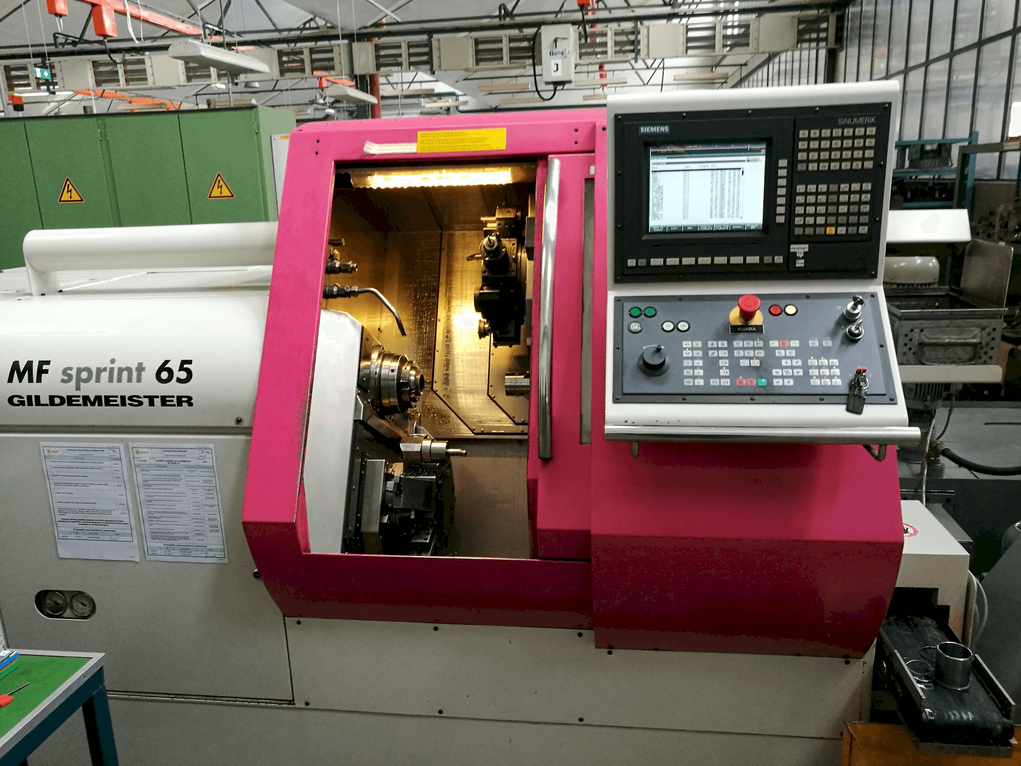 Vista frontale della macchina Gildemeister MF Sprint 65