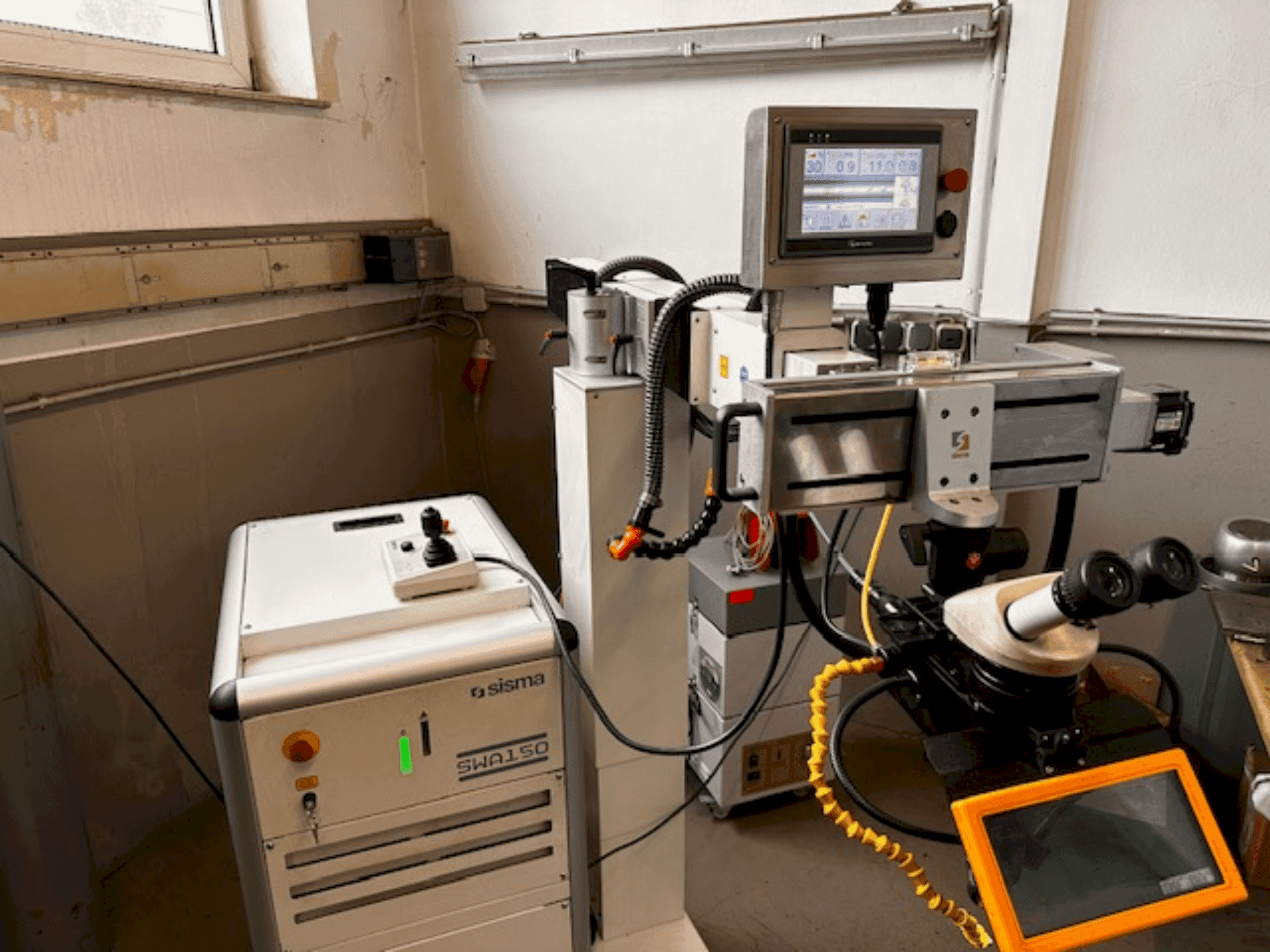 Vista frontale della macchina Sisma SWA 150