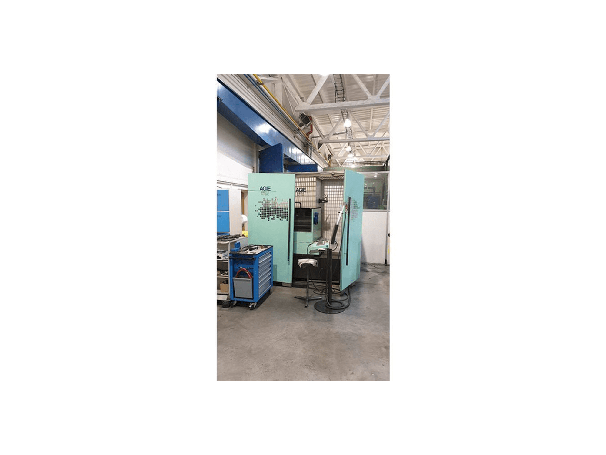 Vista frontale della macchina AGIE Agiecut Classic 3