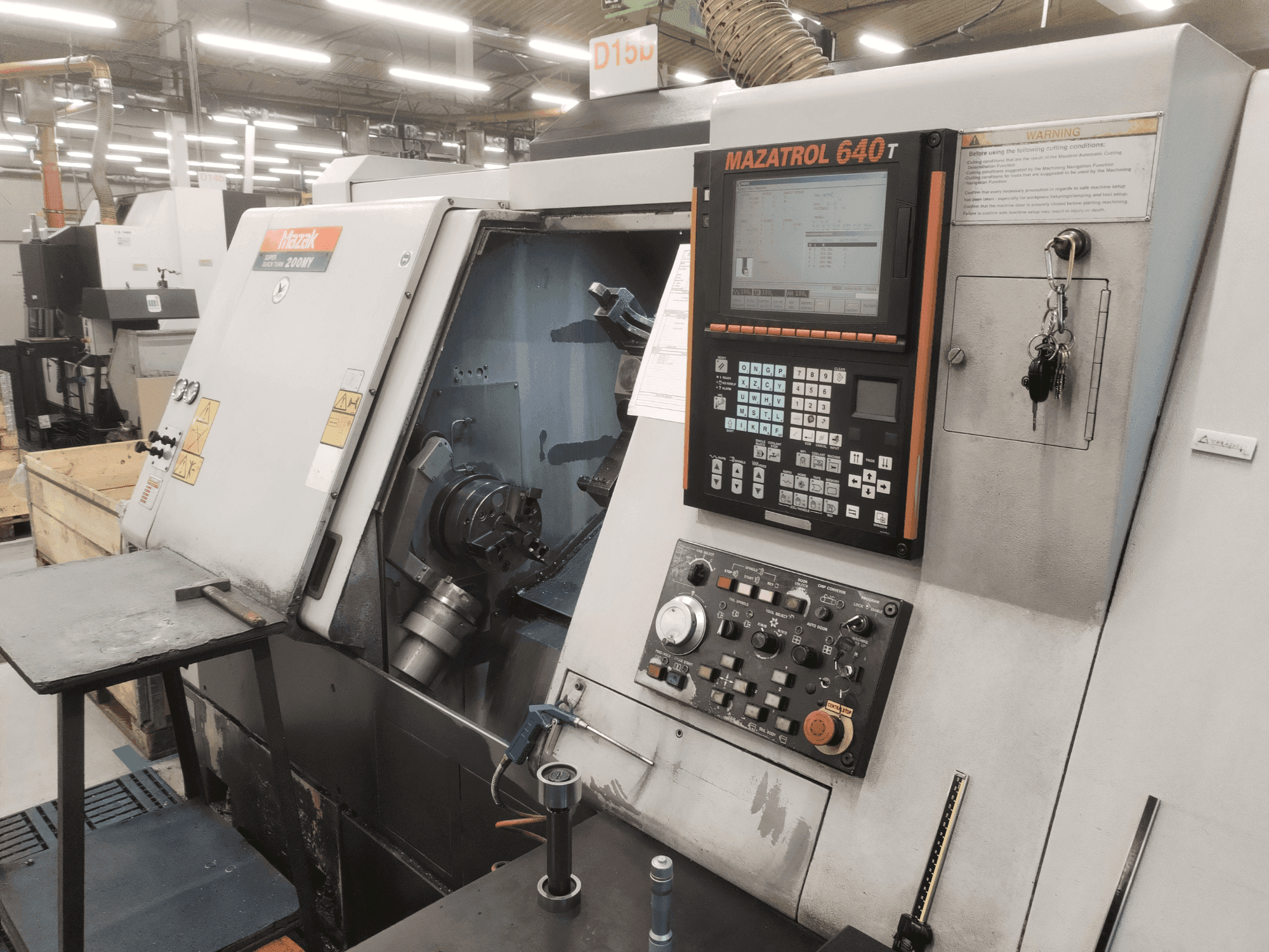 Vista frontale della macchina Mazak SQT-200MY