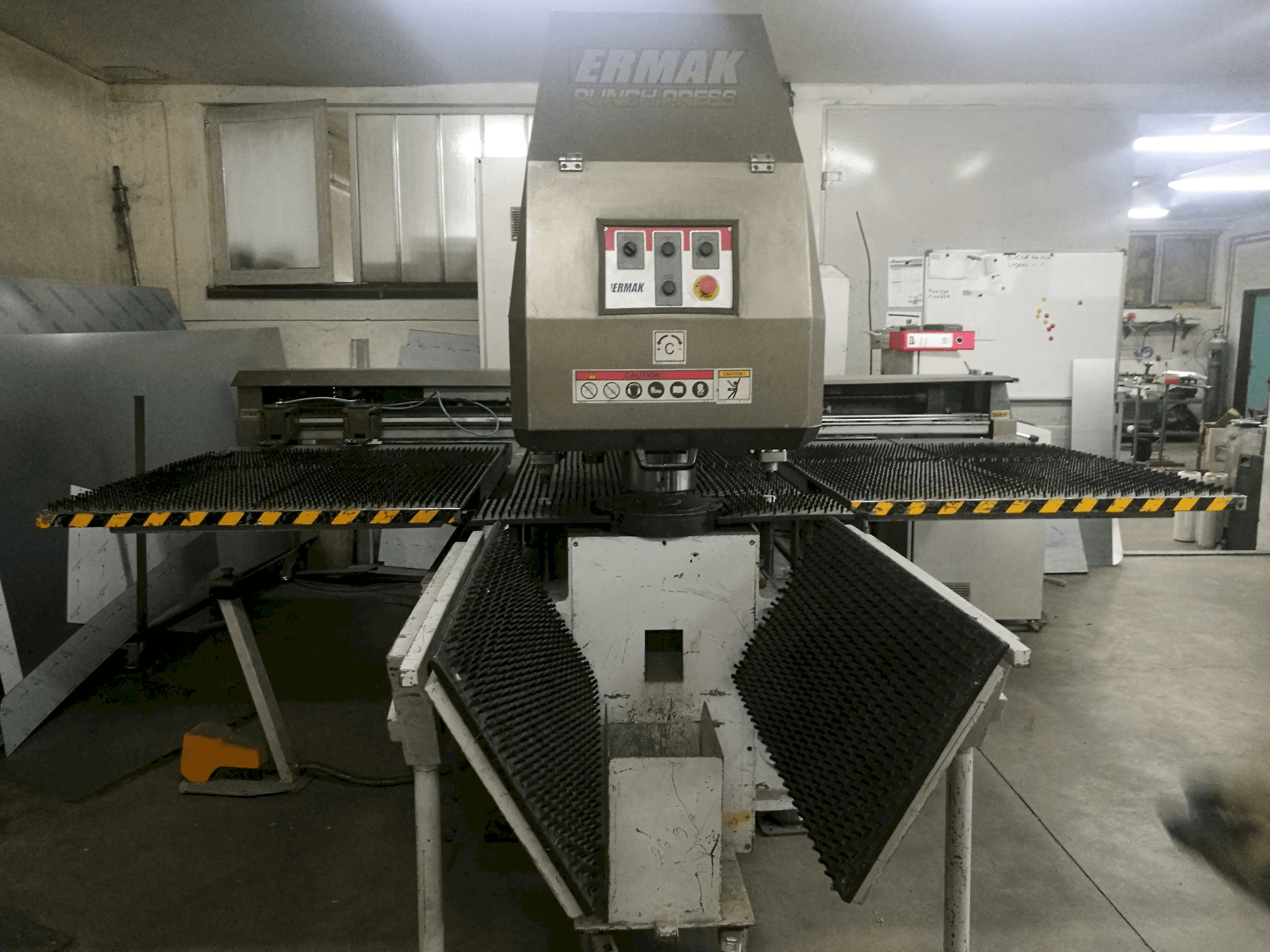 Vista frontale della macchina ERMAKSAN RPP 127-30