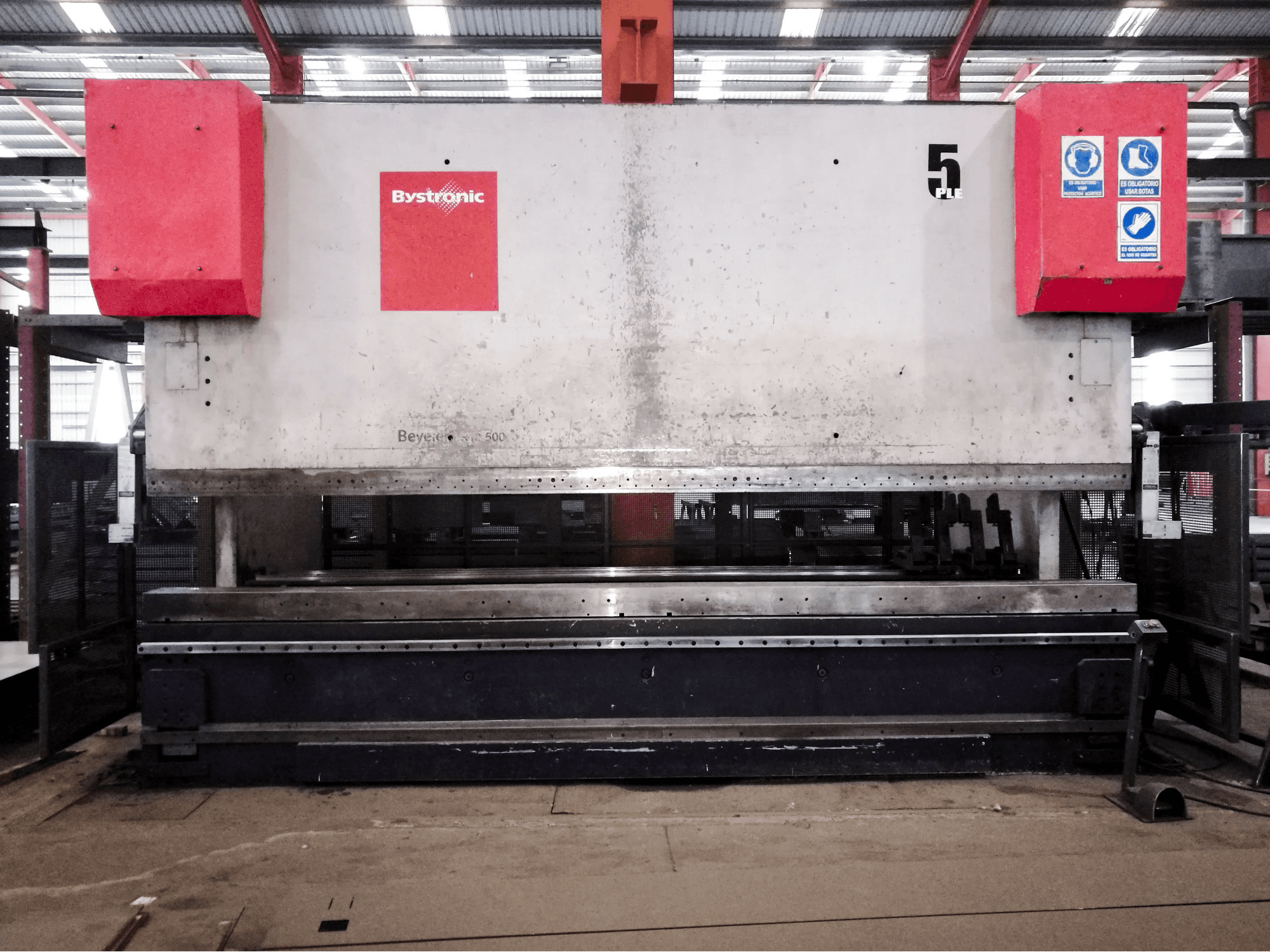 Vista lato sinistro della macchina Bystronic PR10