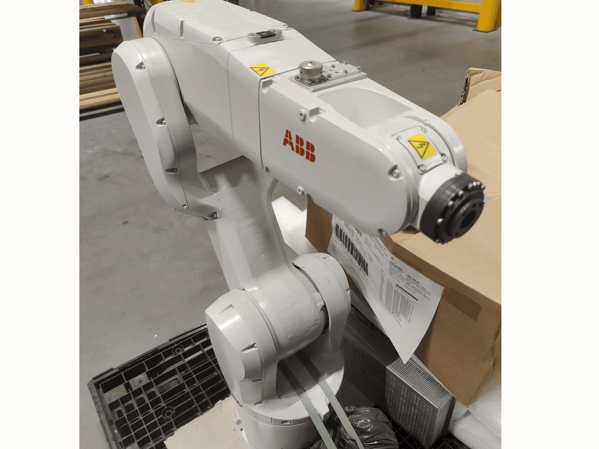 Vista frontale della macchina ABB IRB1200