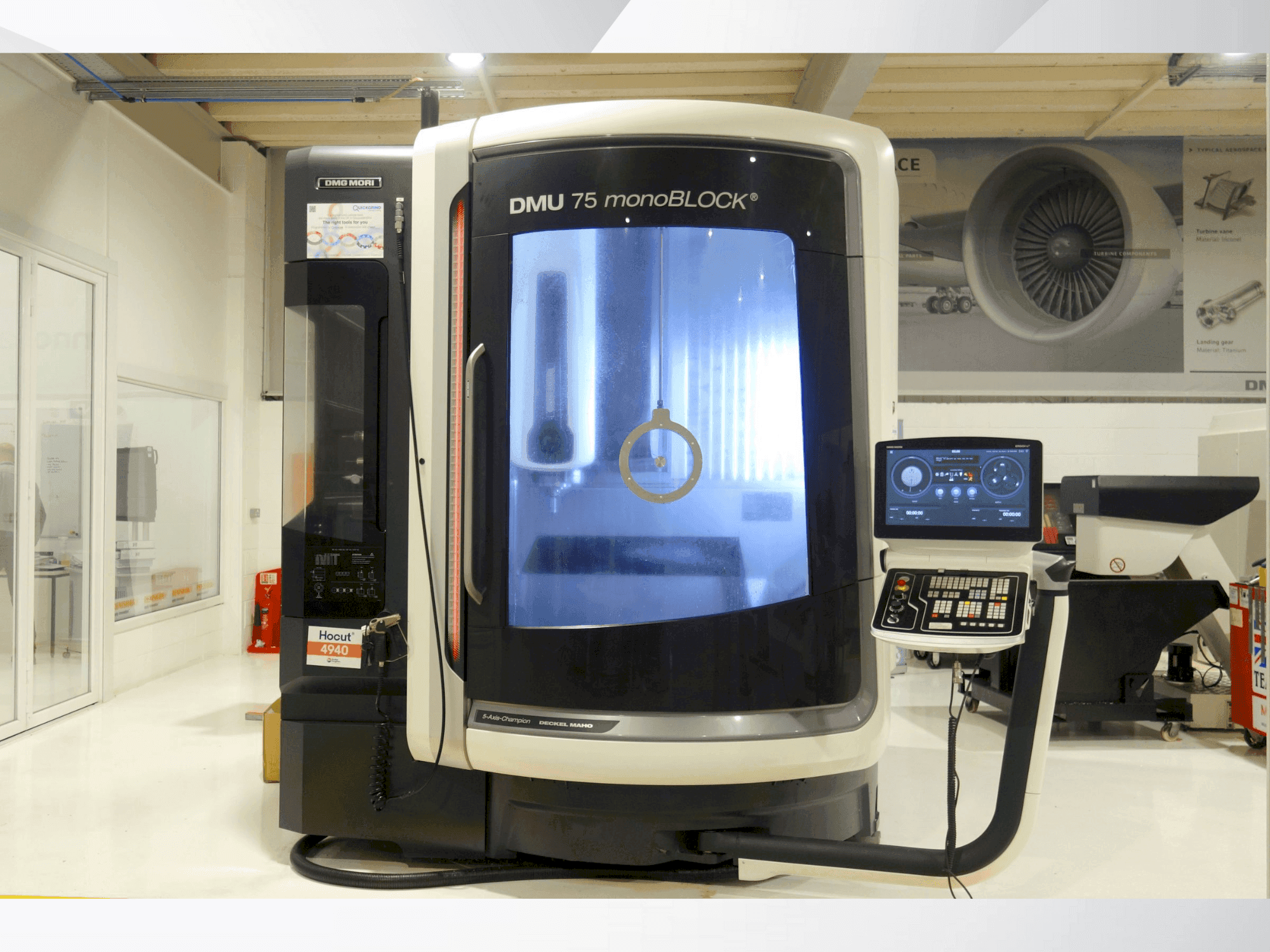 Vista frontale della macchina DMG MORI DMU 75 Monoblock