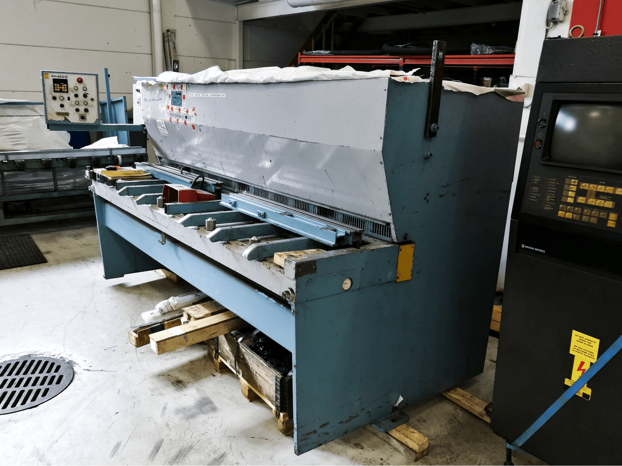 Vista frontale della macchina CHE 25/4