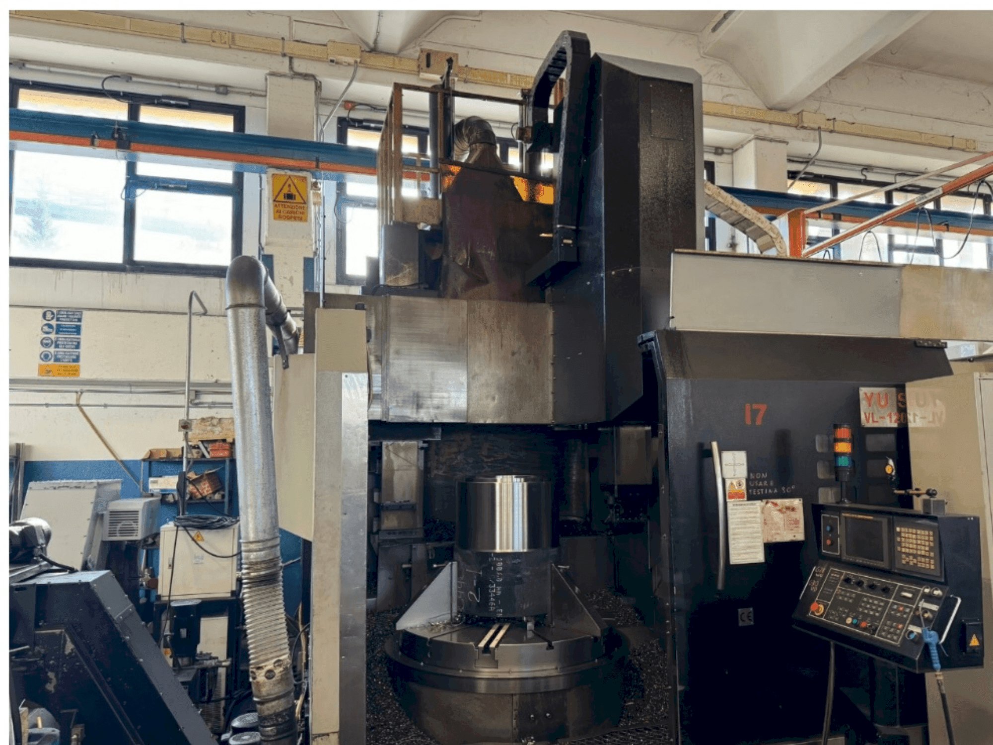 Vista frontale della macchina YU SHINE YS-VL-1200 ATC+C