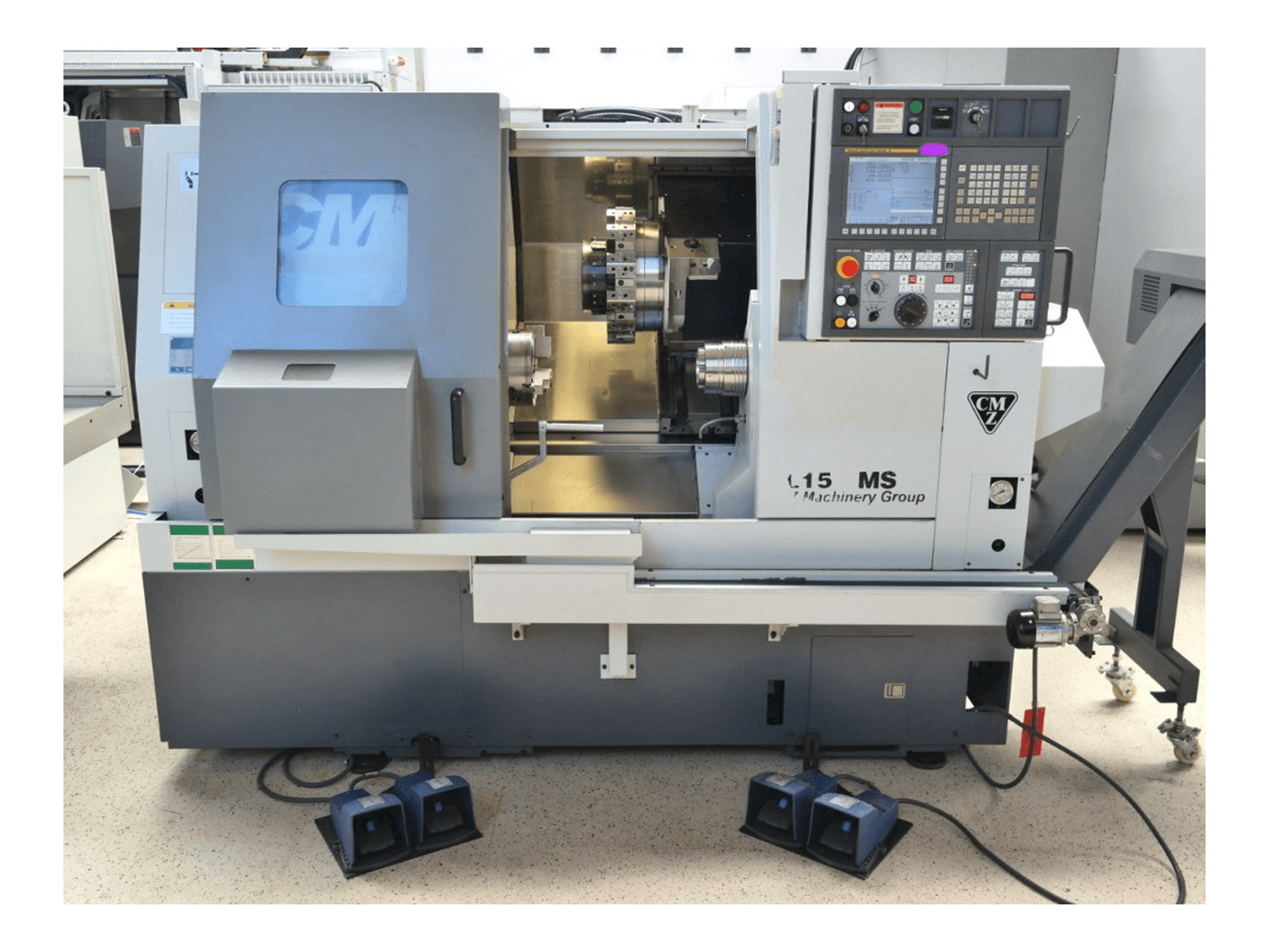 Vista frontale della macchina CMZ TL 15 SMC