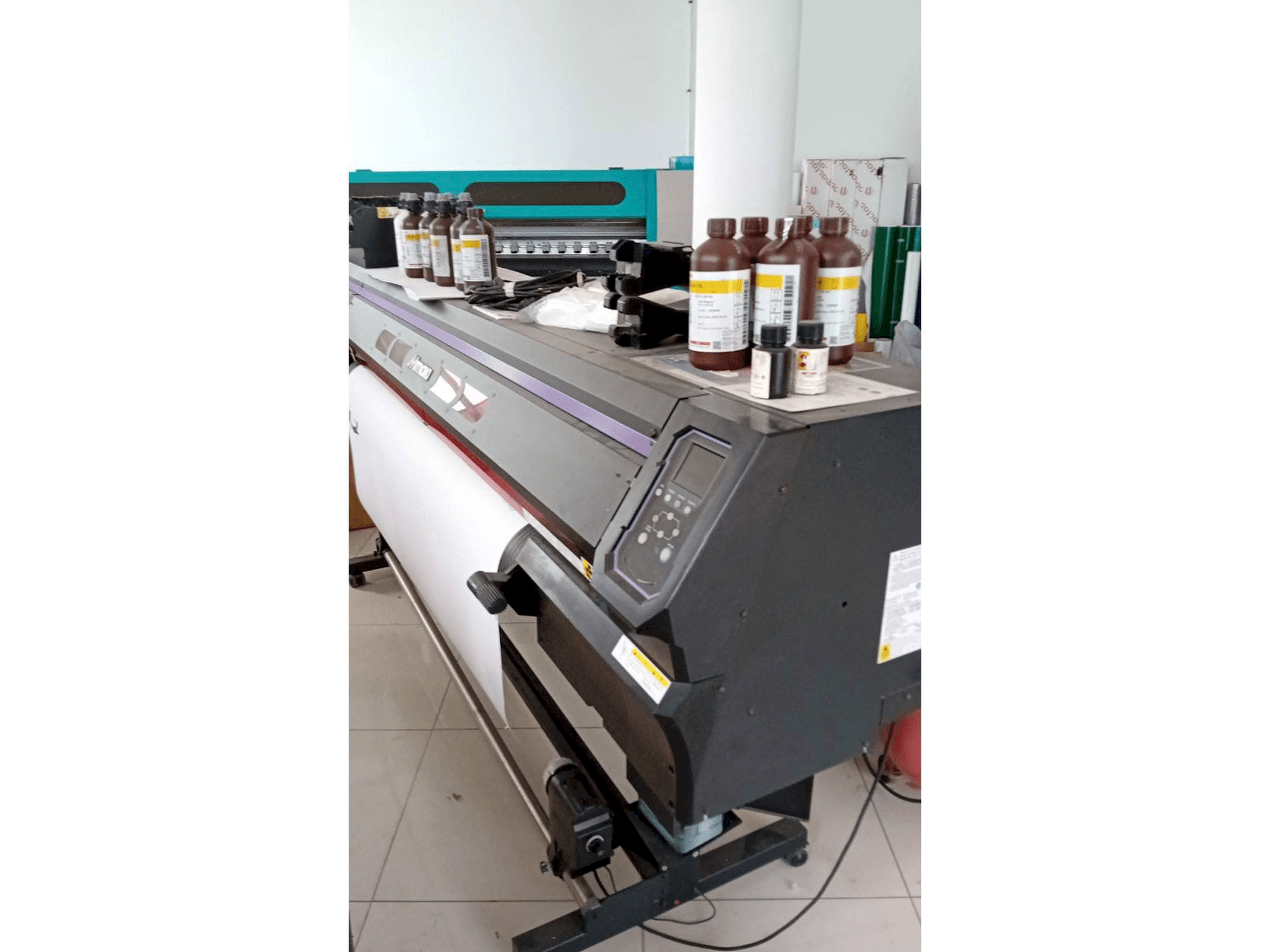Vista frontale della macchina MIMAKI ucjv300-160