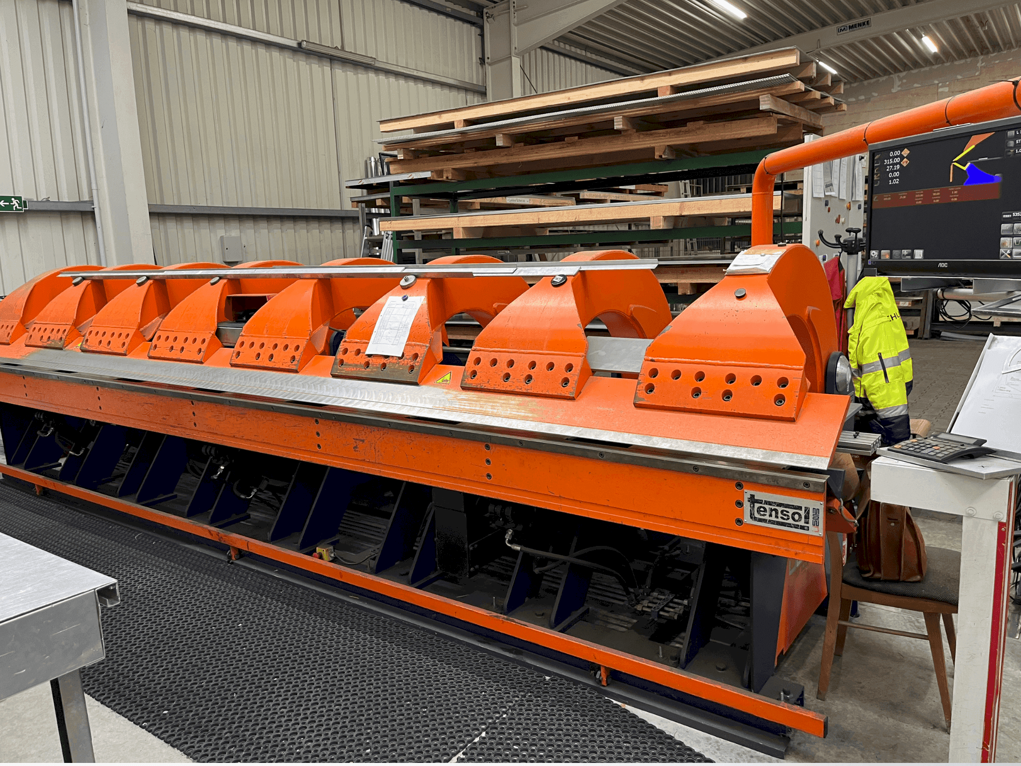 Vista frontale della macchina OEMB H200.60