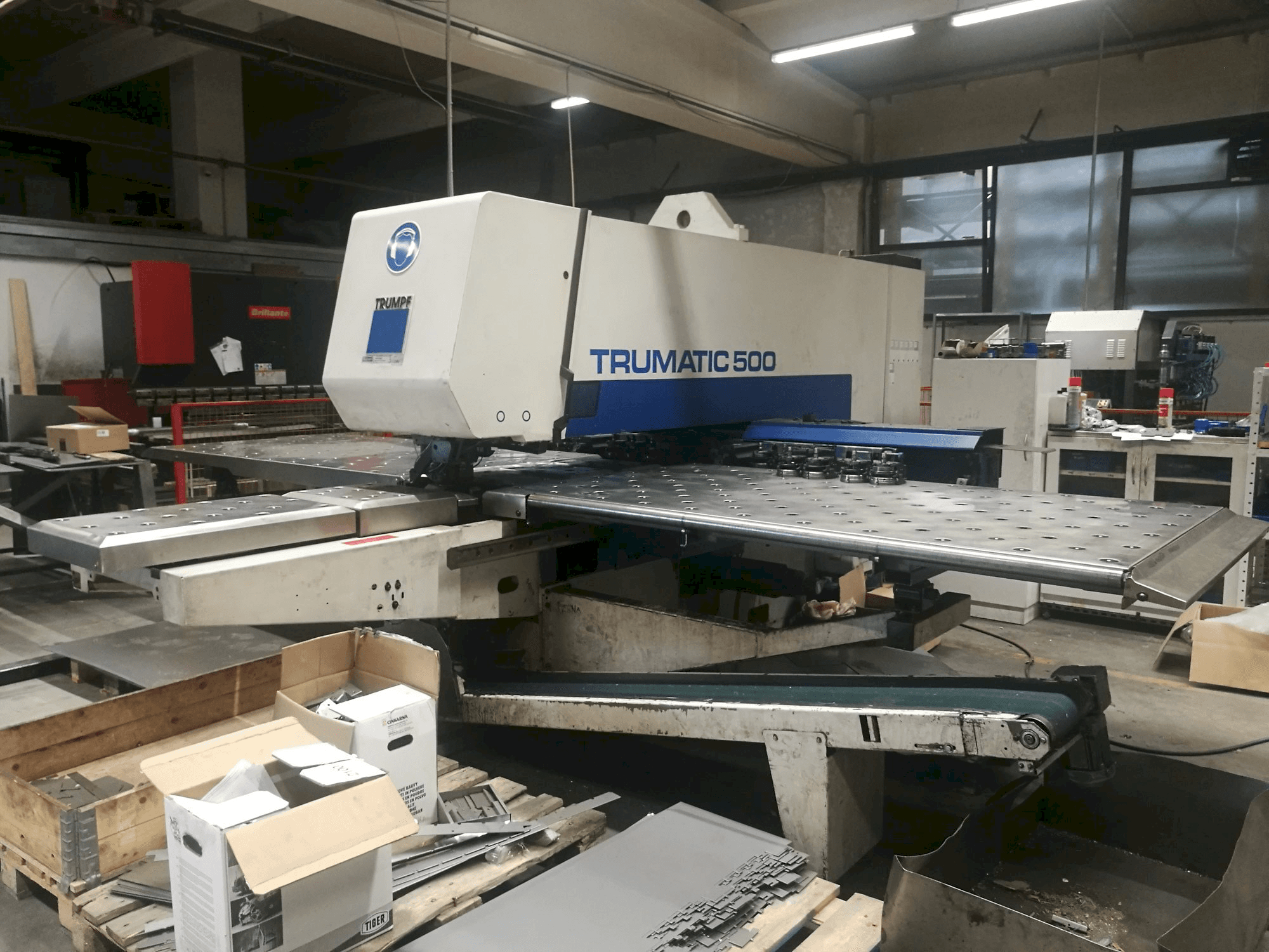 Vista frontale della macchina Trumpf Trumatic 500