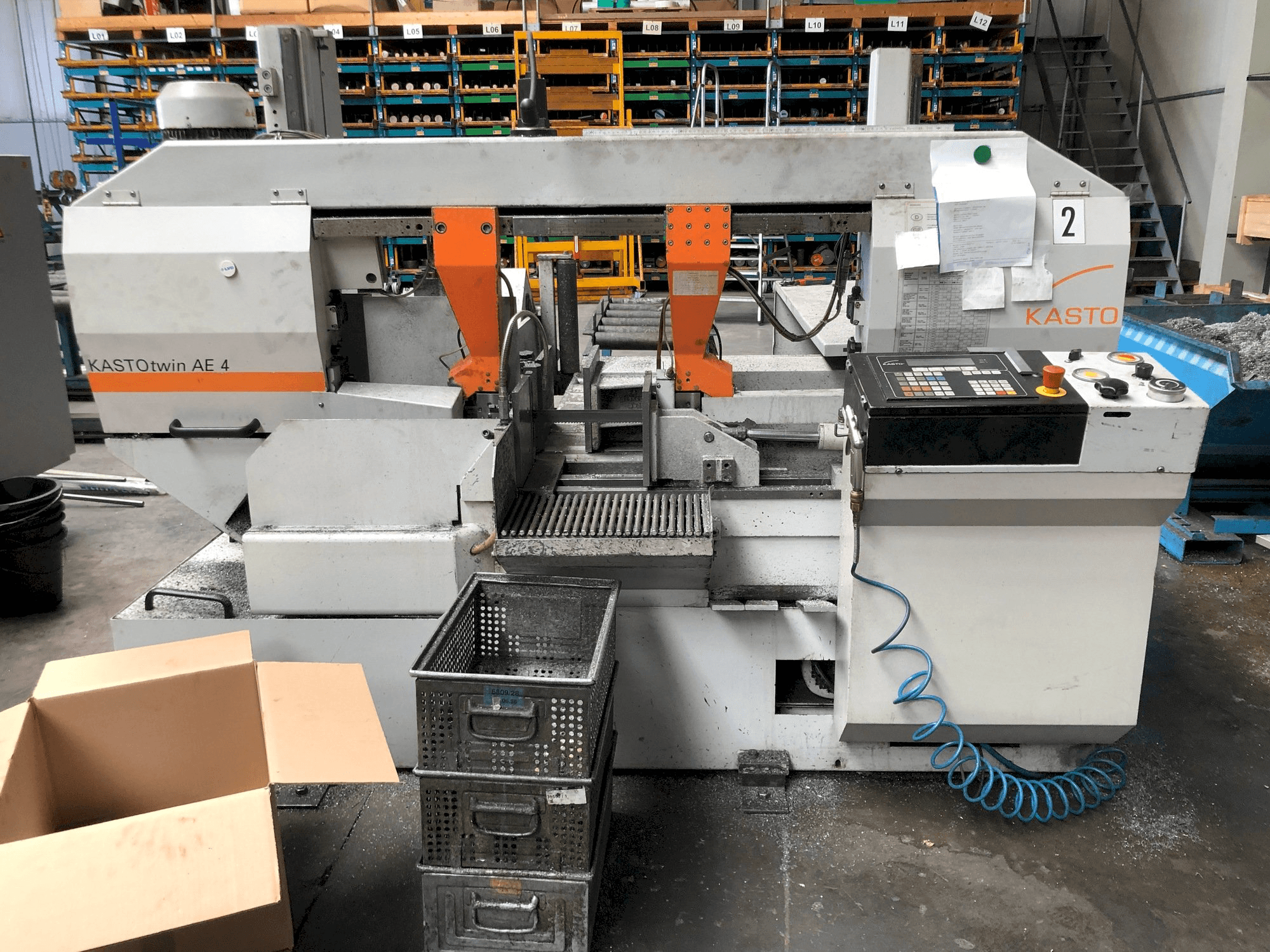 Vista frontale della macchina KASTO twin AE 4