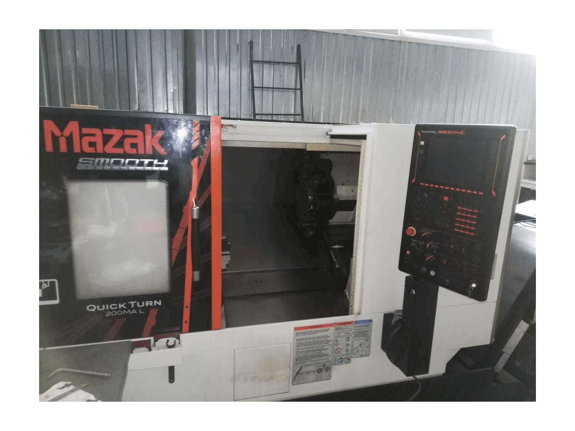 Vista frontale della macchina Mazak Quick Turn 200MA L