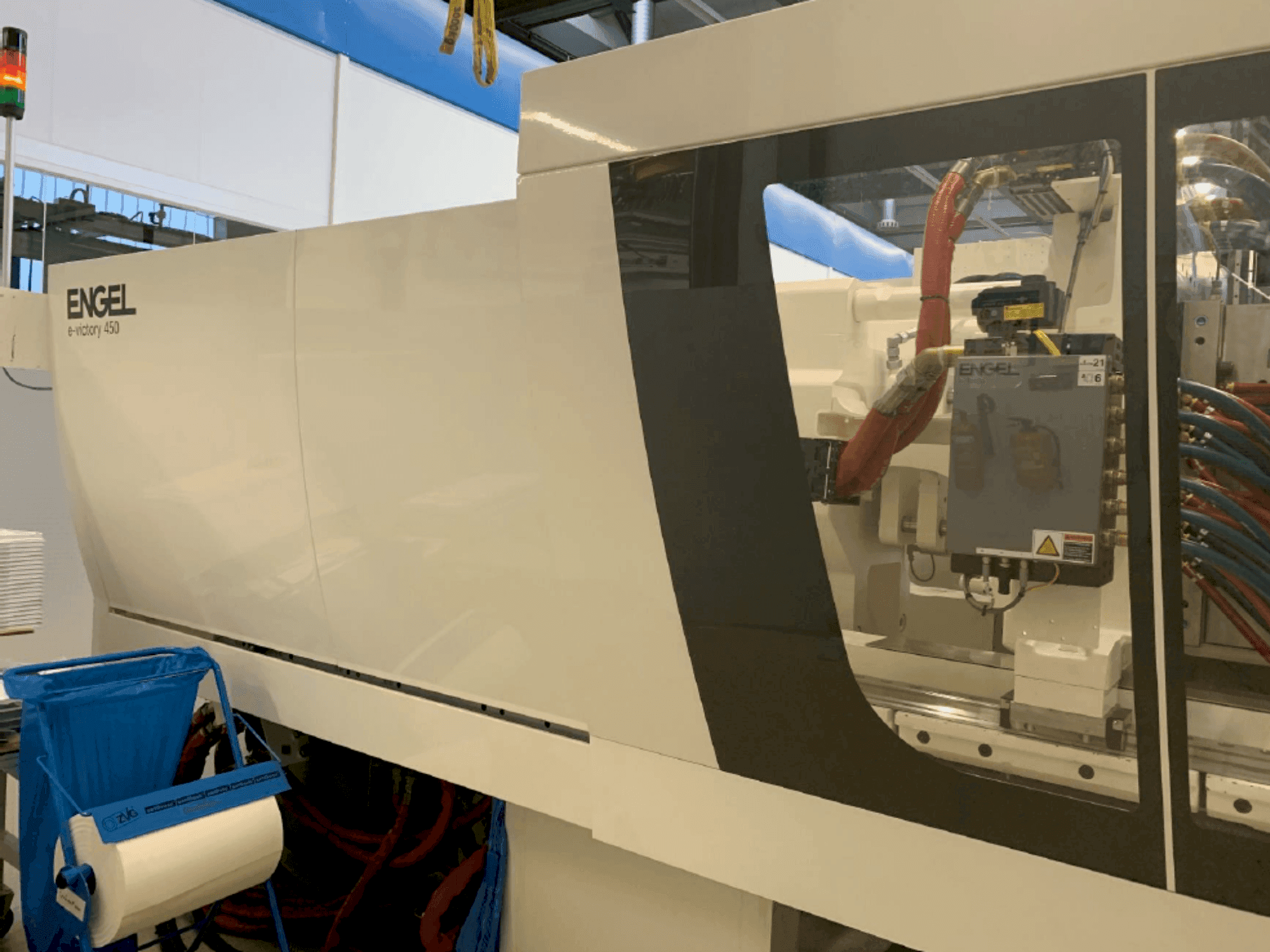 Vista frontale della macchina Engel e-Victory 740/450 US