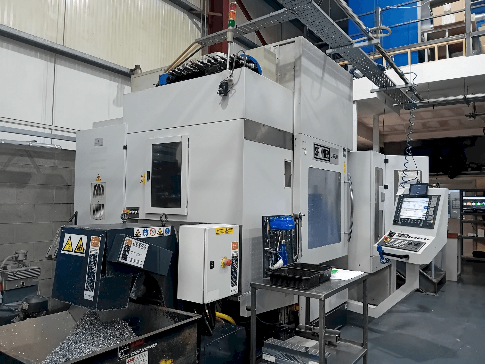 Vista frontale della macchina SPINNER U5-620