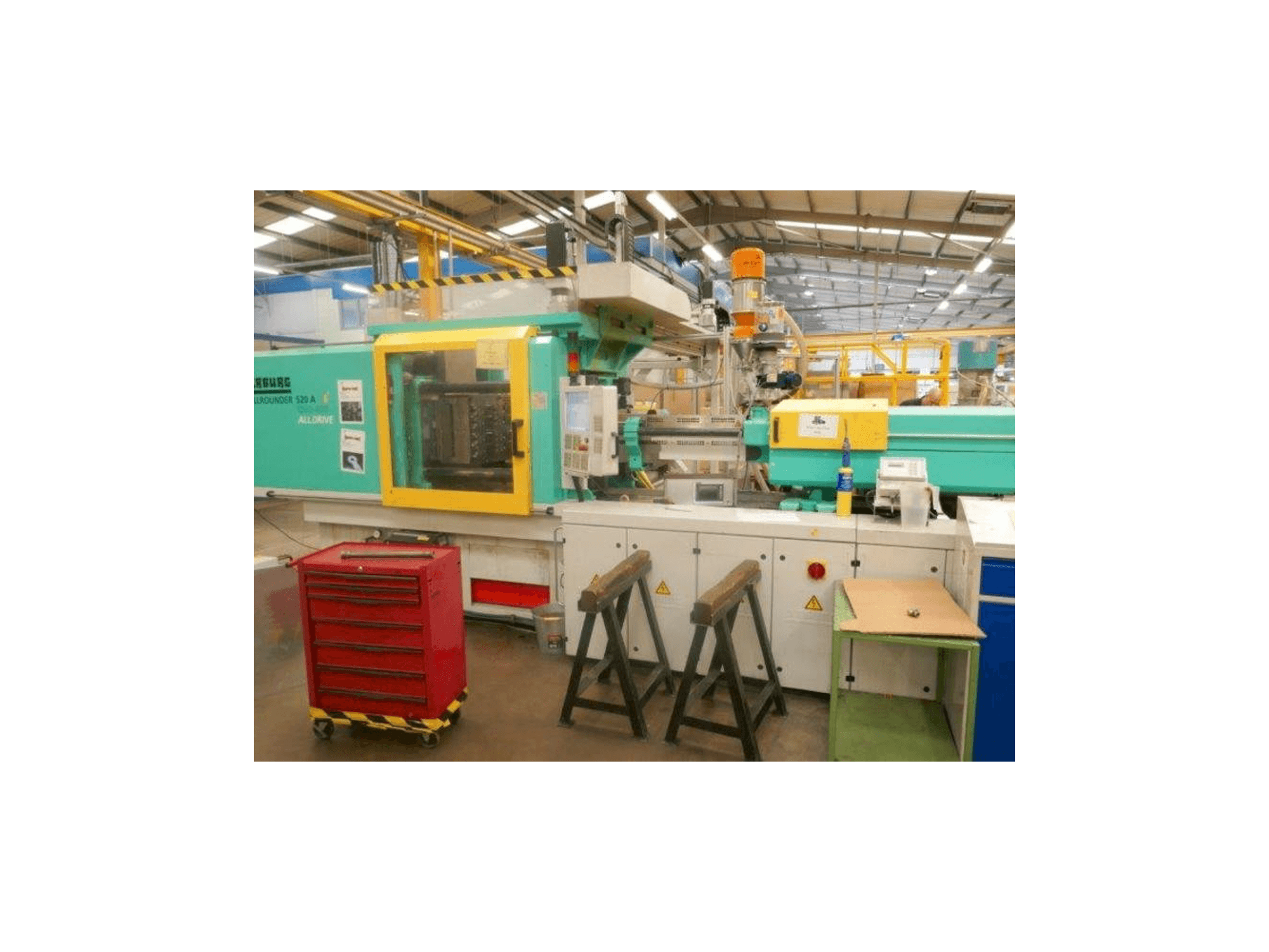 Vista frontale della macchina Arburg Allrounder 520 A 1500-400