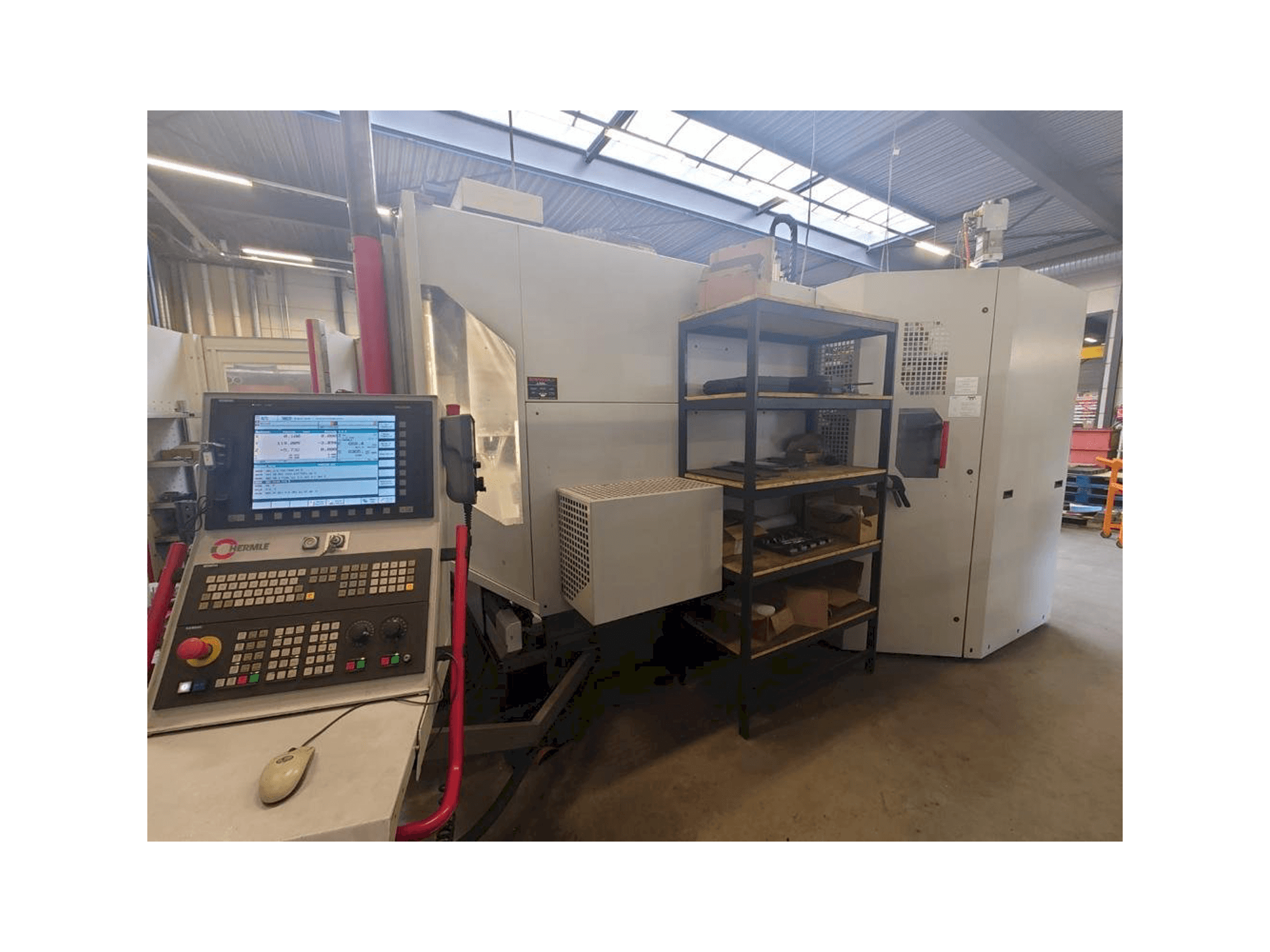 Vista frontale della macchina HERMLE C40U