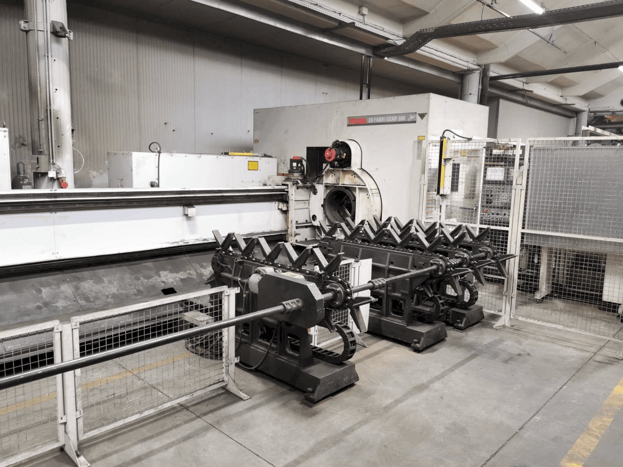 Vista frontale della macchina Mazak 3D Fabri Gear 300V