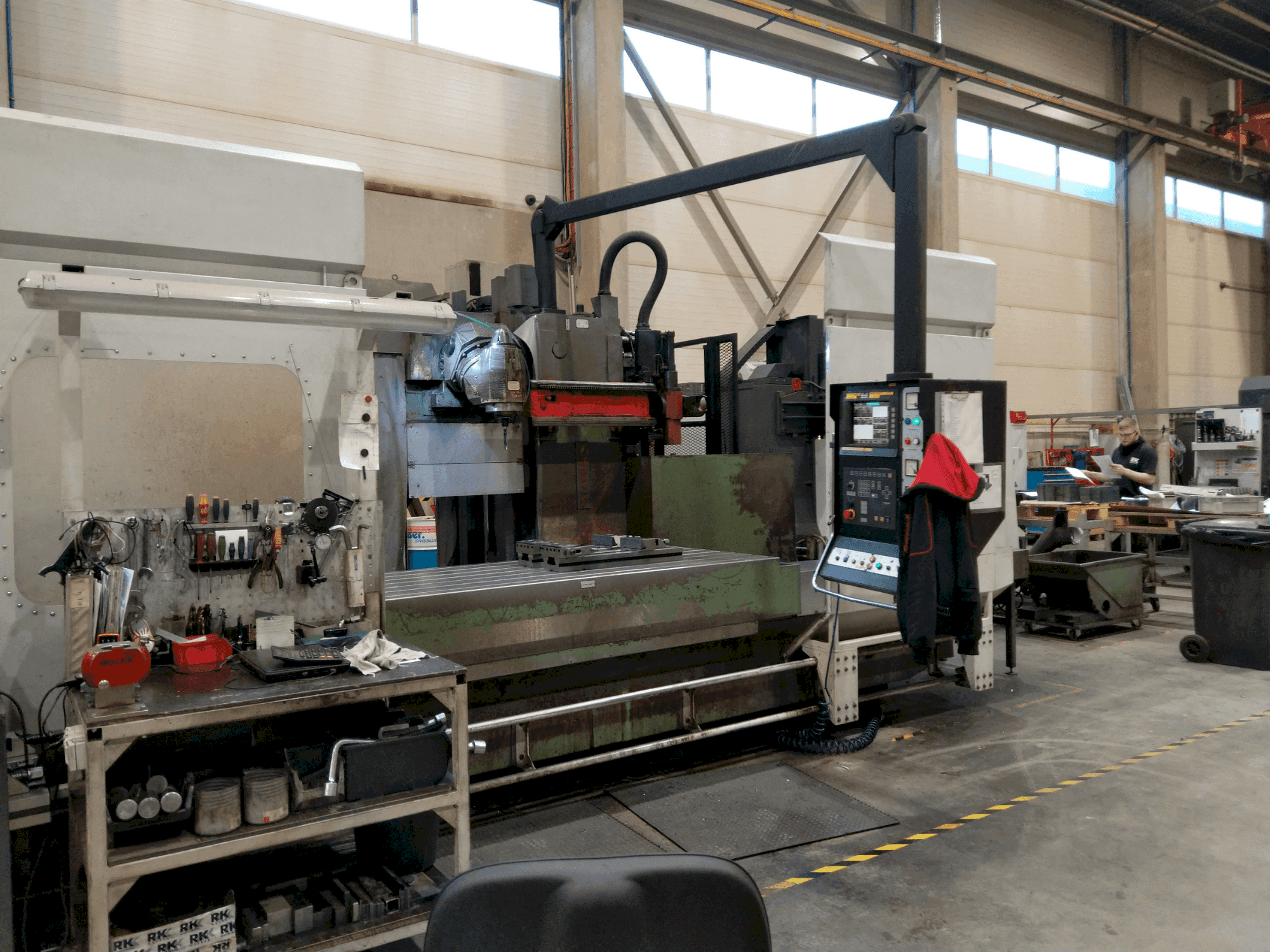 Vista frontale della macchina Zayer 20 KFU