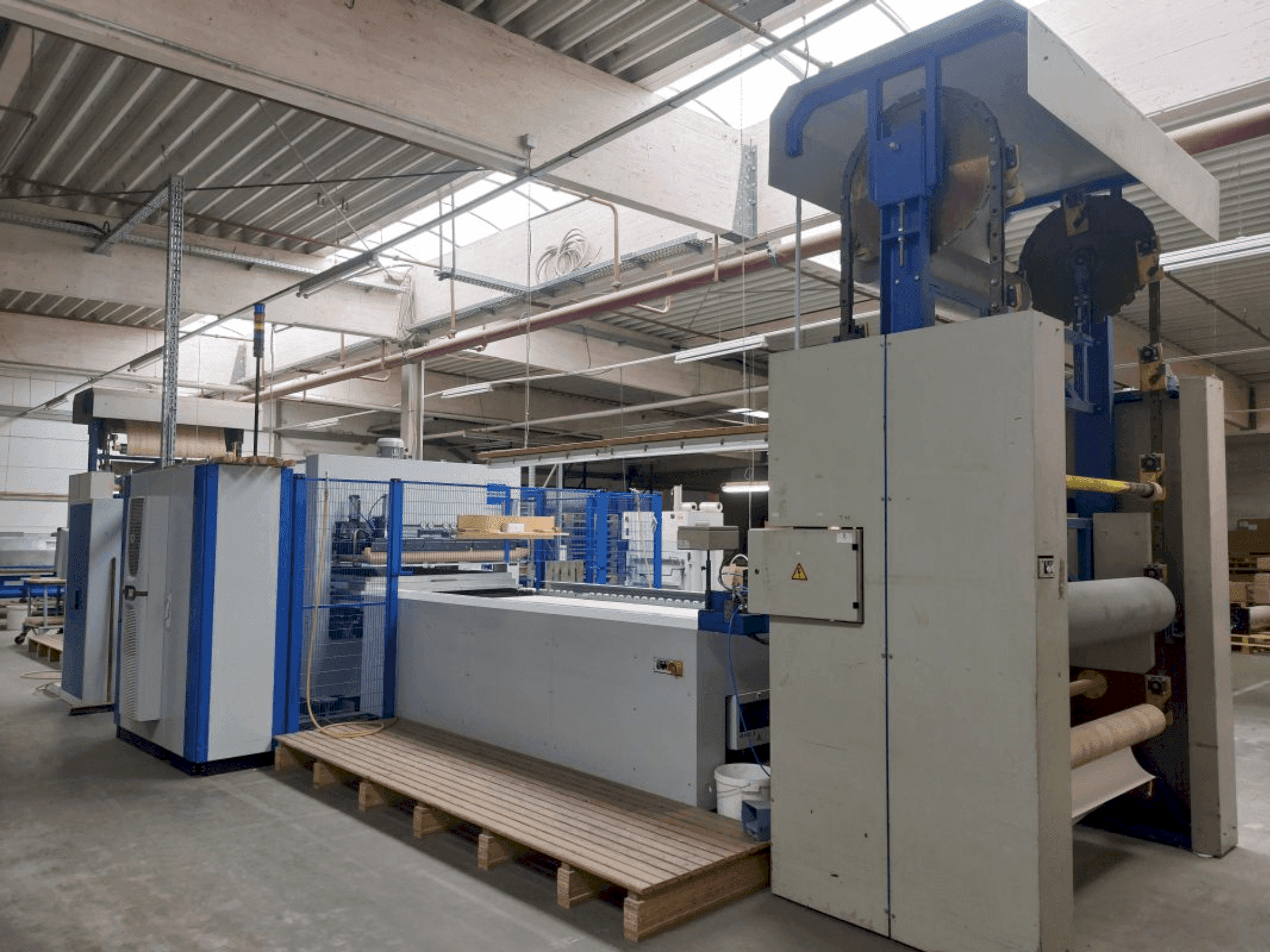 Vista frontale della macchina WEMHÖNER Variopress Basic 1000S