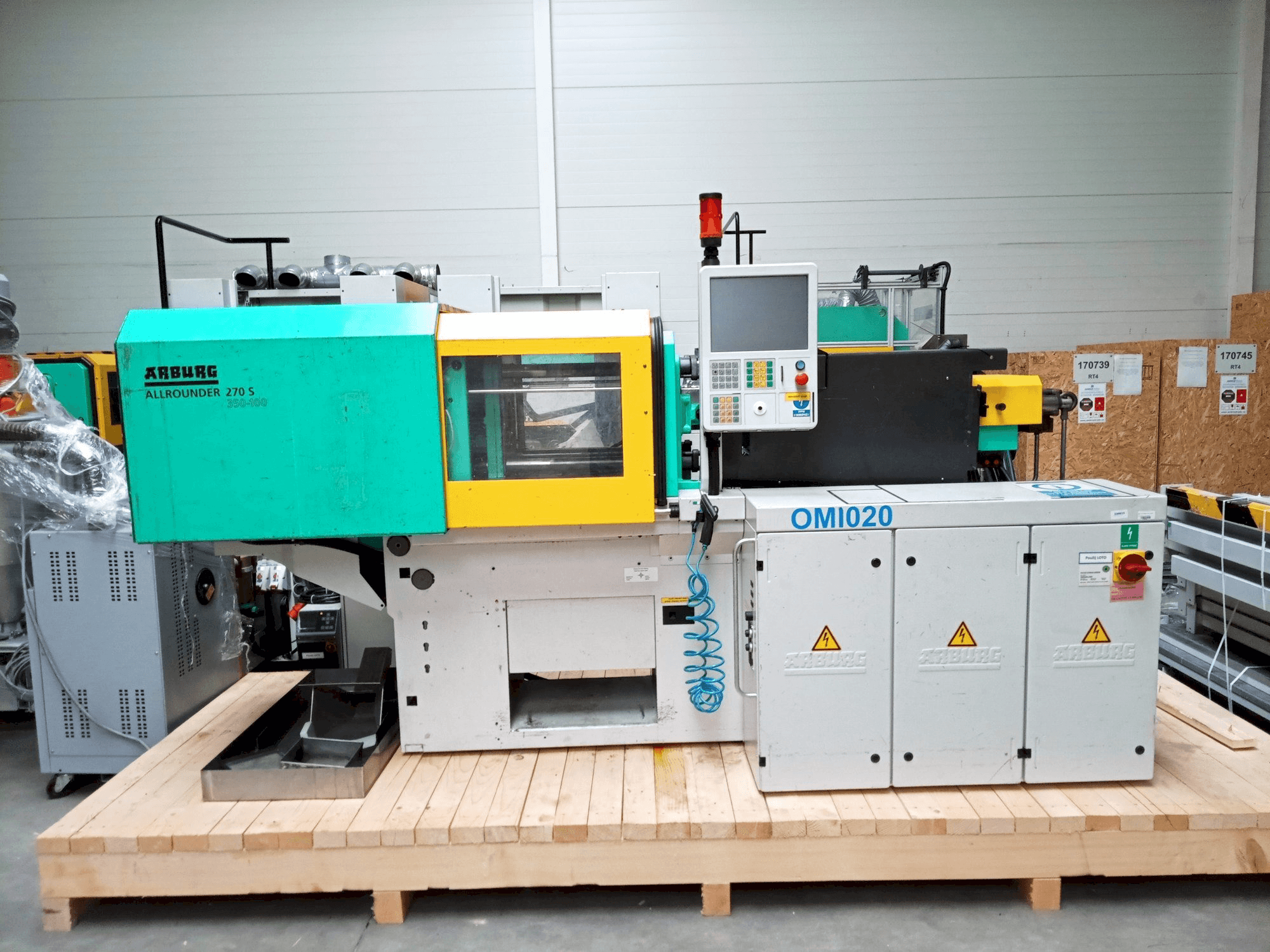 Vista frontale della macchina Arburg Allrounder 270S 350-100U