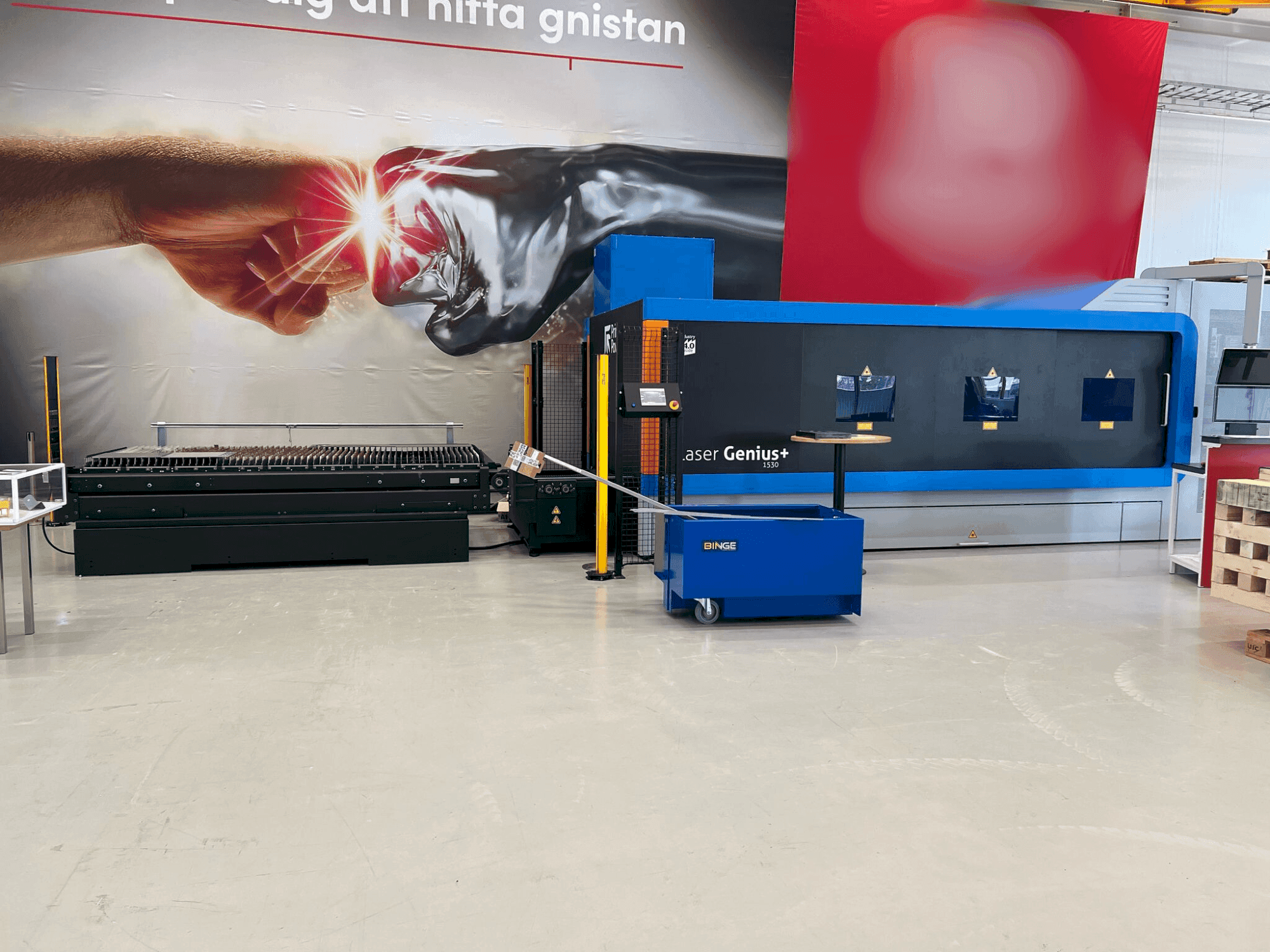 Vista frontale della macchina Prima Power Laser Genius + 1530