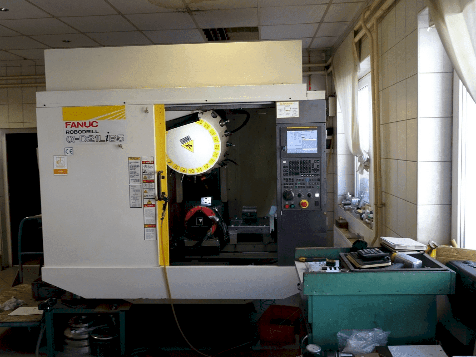 Vista frontale della macchina FANUC Alfa D21LiB5