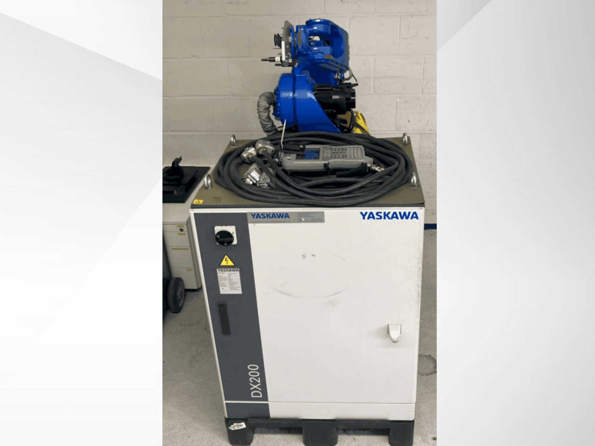 Vista frontale della macchina Yaskawa Motoman YR-MH00024-A00