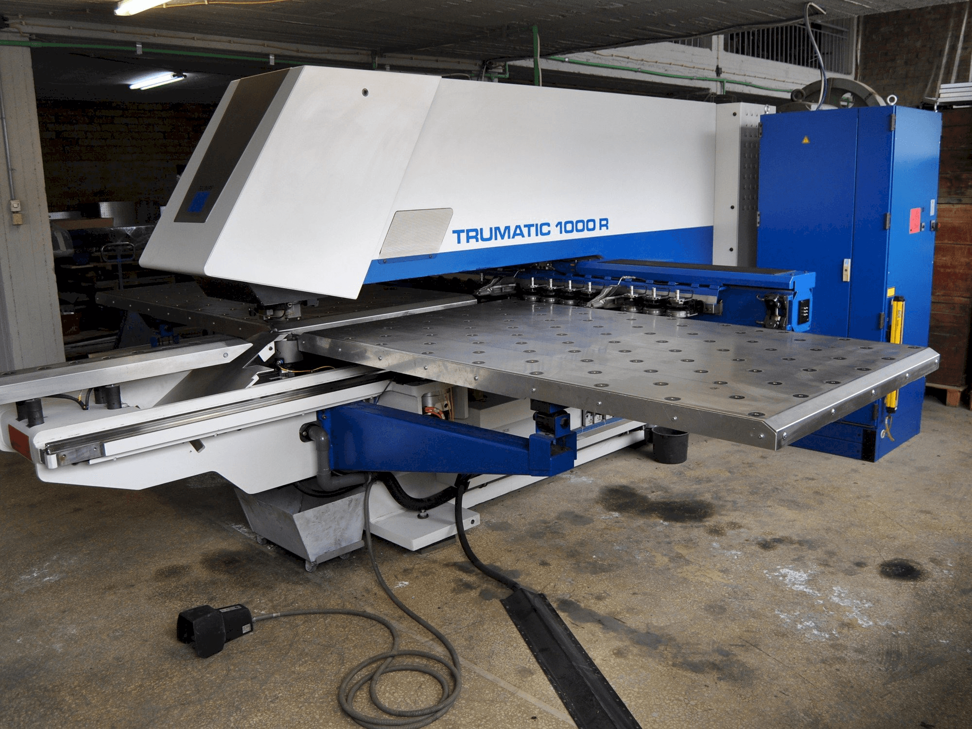 Vista frontale della macchina Trumpf Trumatic 1000 R