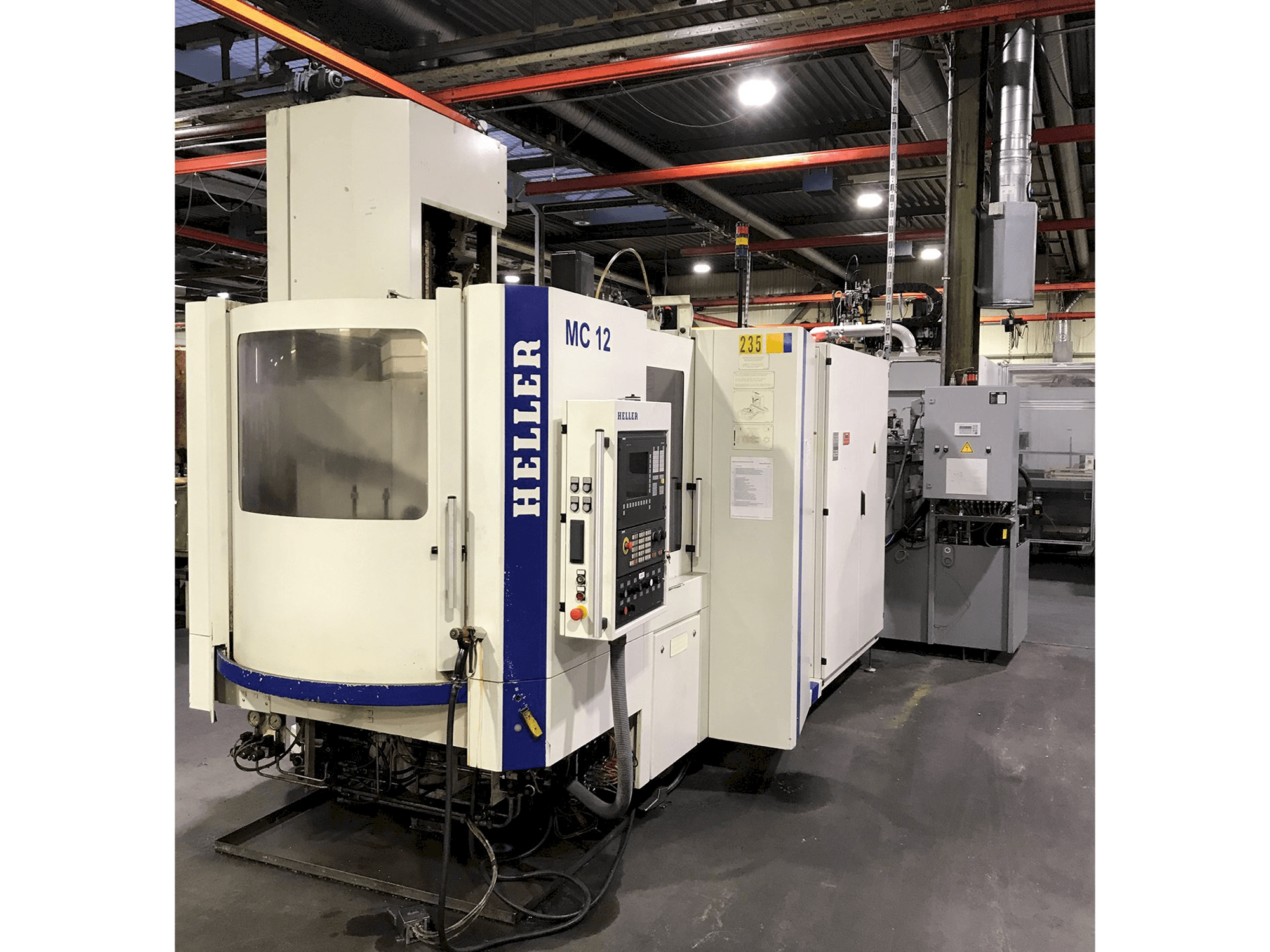 Vista frontale della macchina HELLER MC 12