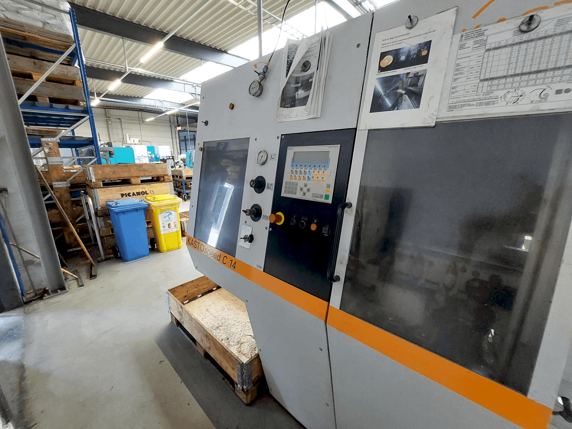 Vista frontale della macchina KASTO speed C 14